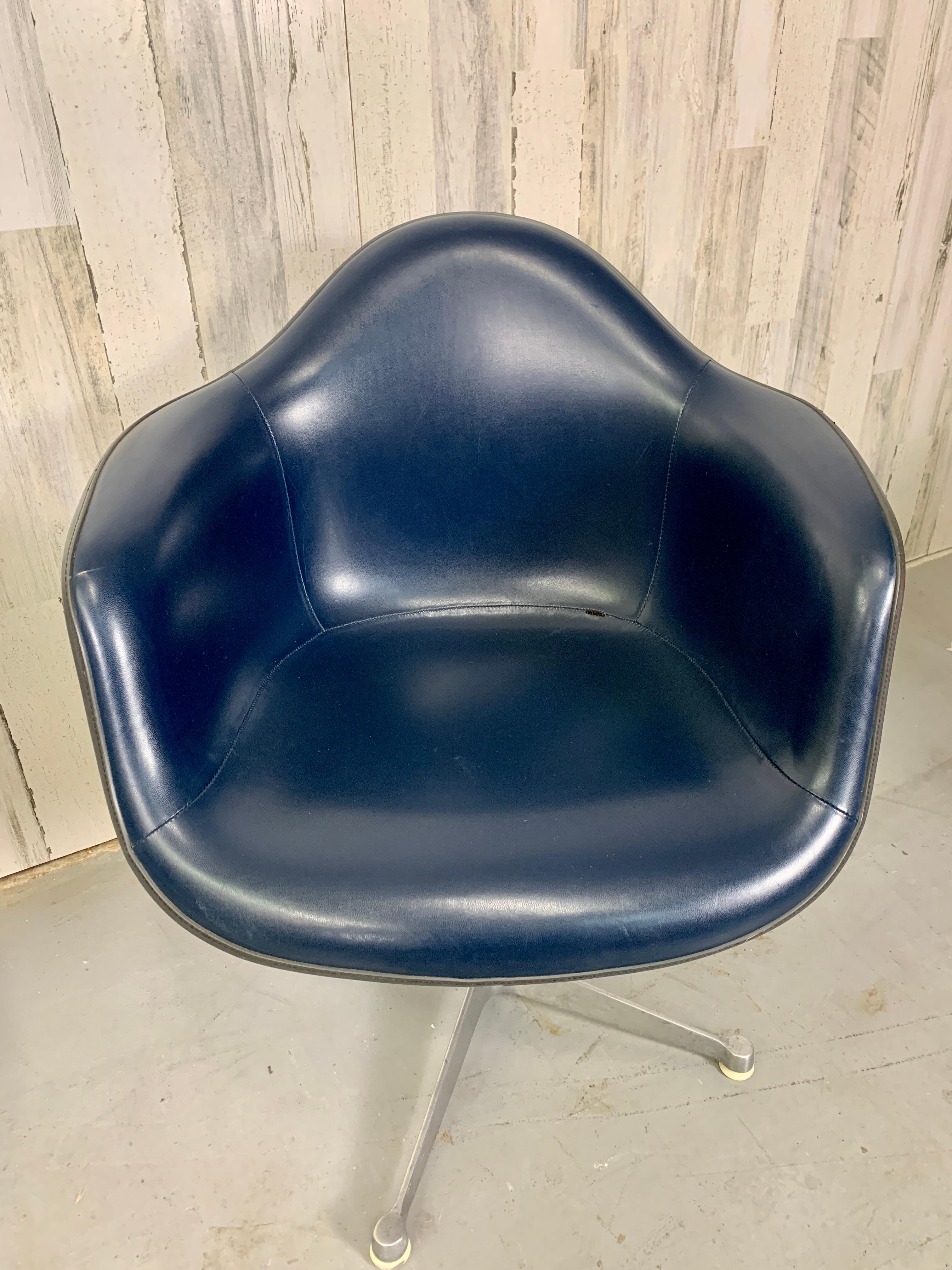 Eames Padded Swivel Armchair Fiberglass Shell & Aluminum Base 3