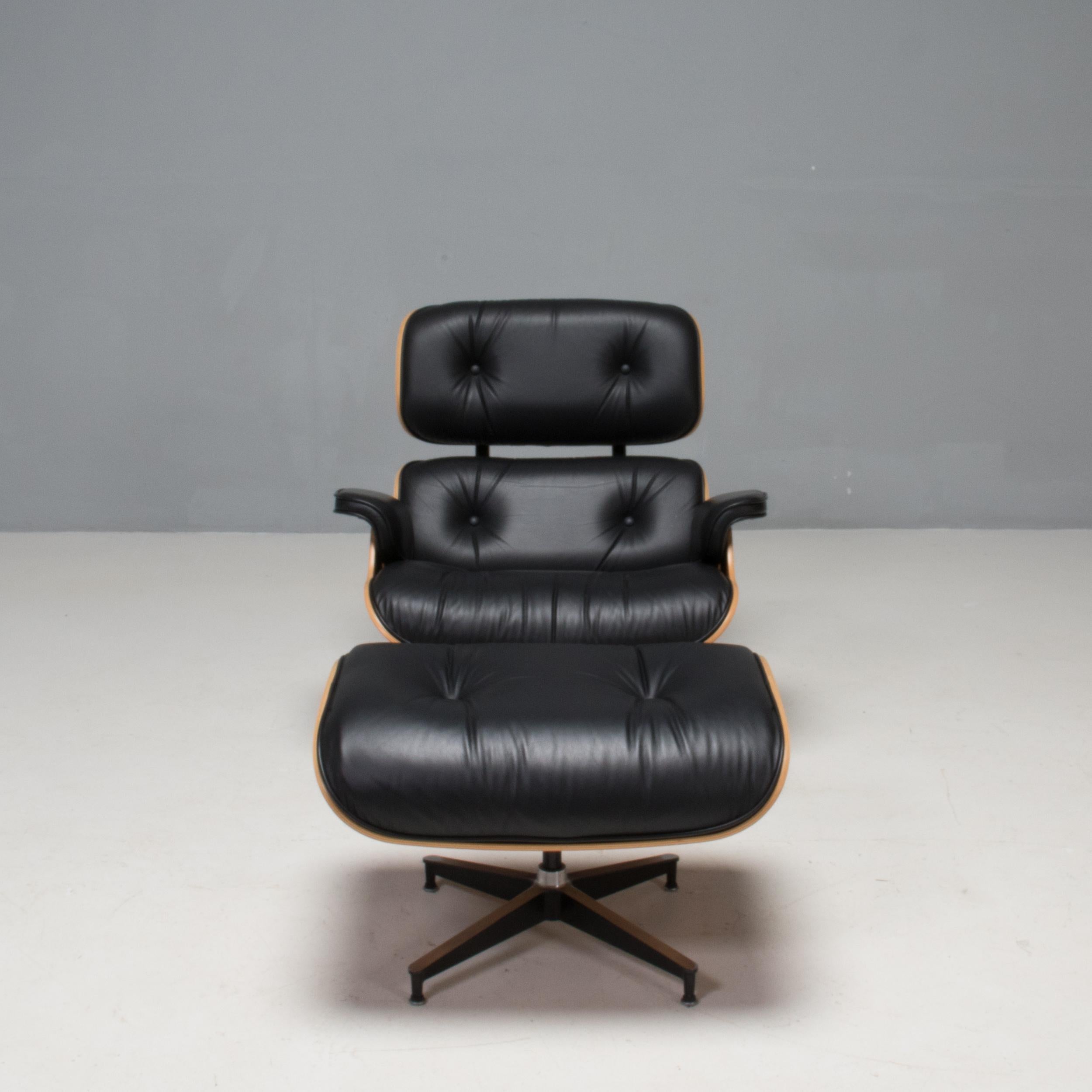 Eames Oiled Walnut & Black Leather Lounge Chair & Ottoman by Herman Miller In Good Condition In London, GB