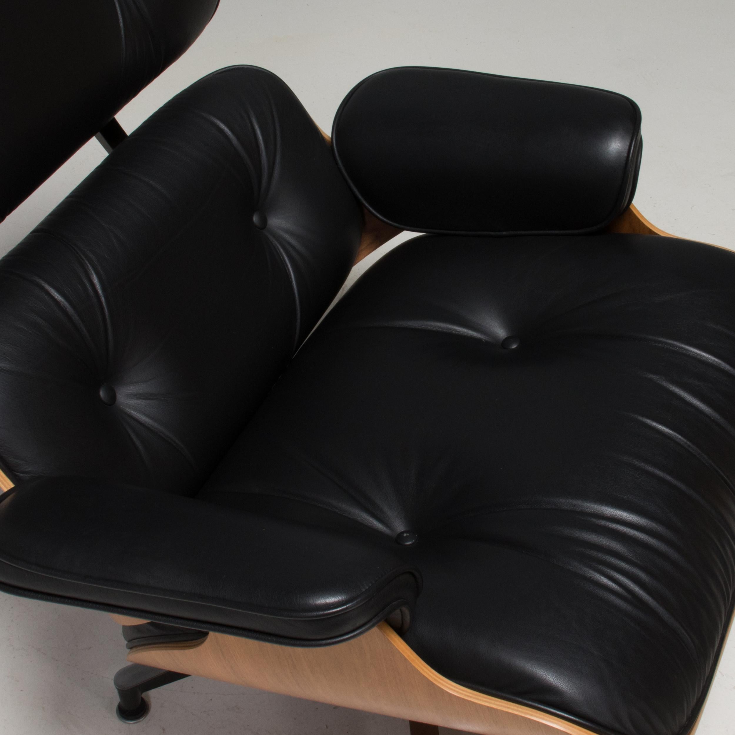 Eames Oiled Walnut & Black Leather Lounge Chair & Ottoman by Herman Miller 2