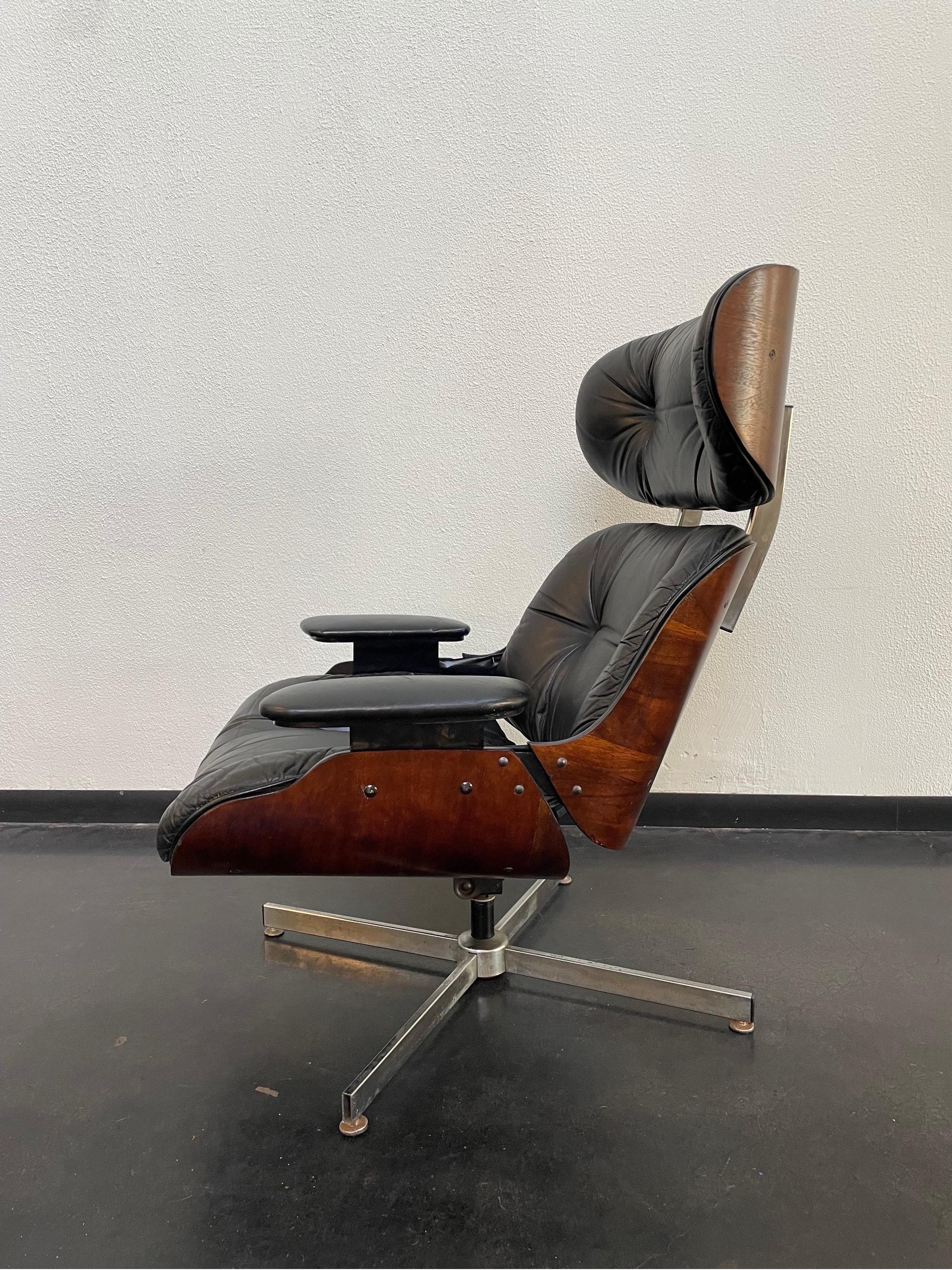 Plycraft chair in the style of the famous Charles Eames 670/671 lounge chair.