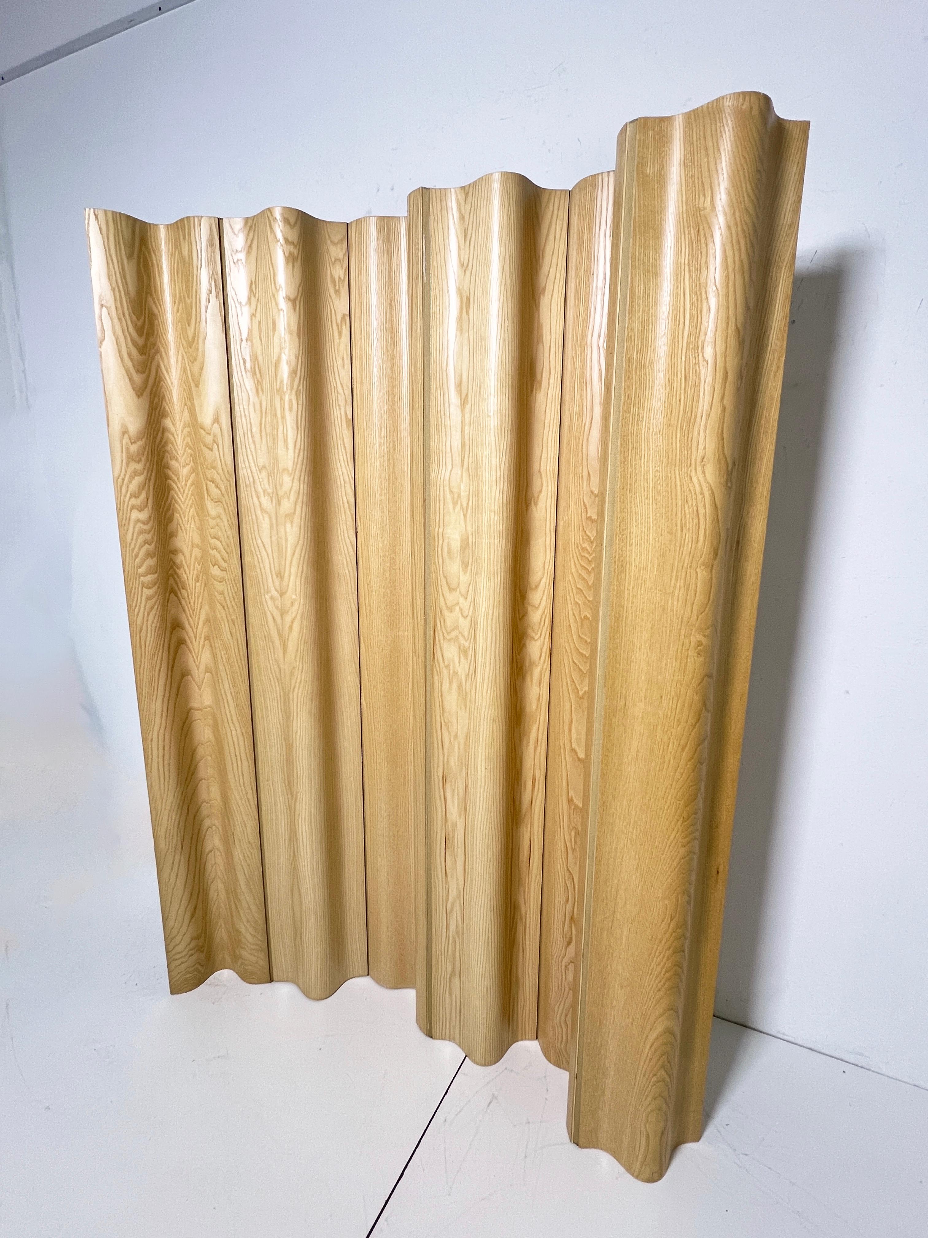 Mid-Century Modern Eames Plywood FSW-6 Folding Screen / Room Divider Circa 2010s en vente