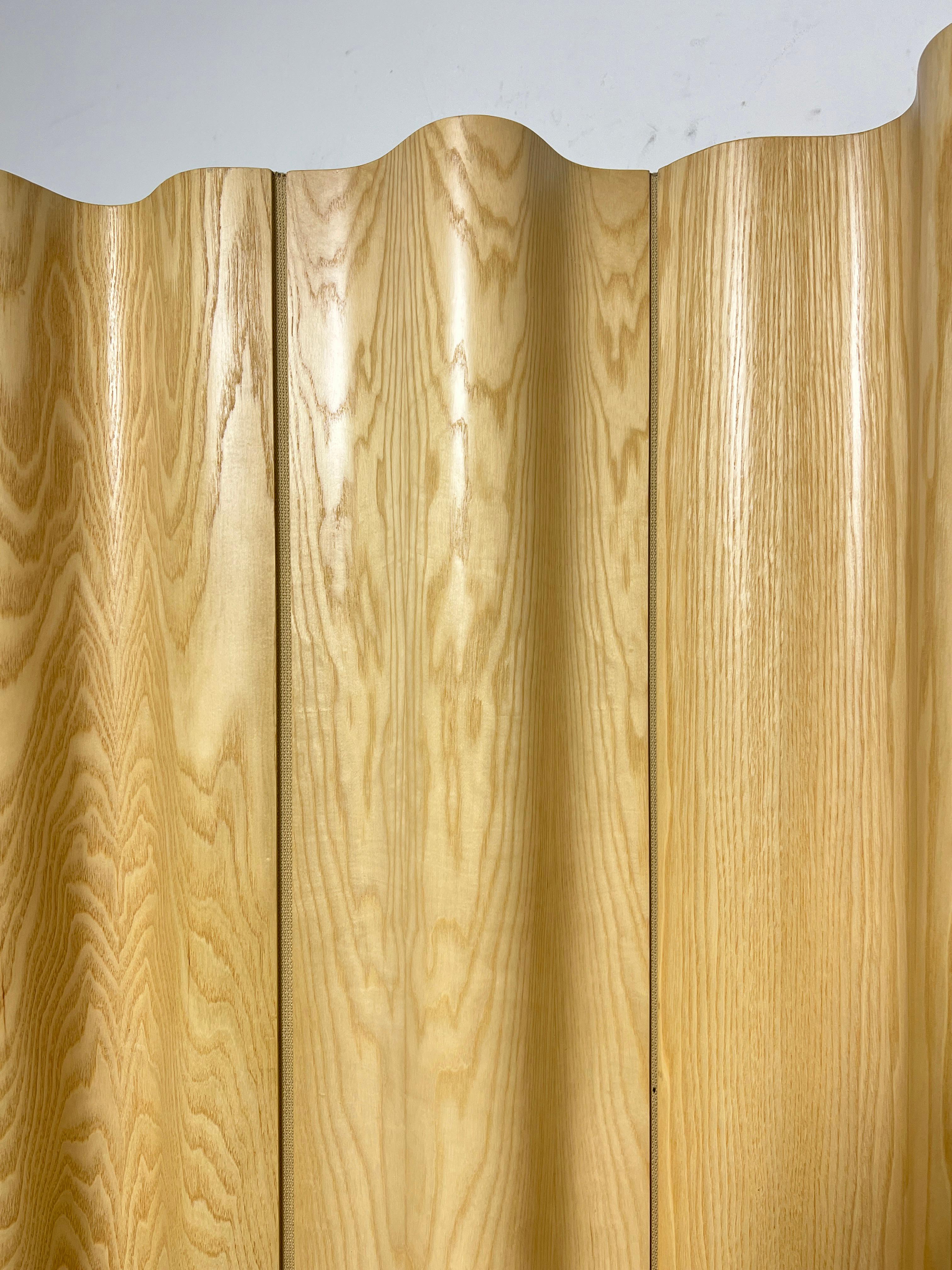 Eames Plywood FSW-6 Folding Screen / Room Divider Circa 2010s Bon état - En vente à Peabody, MA