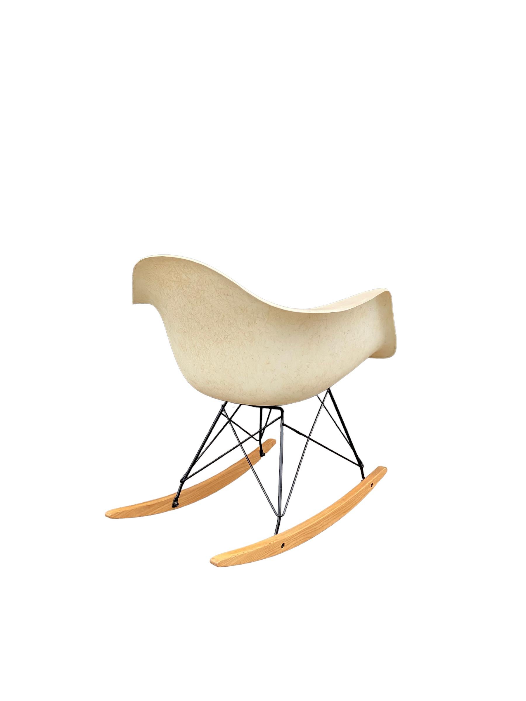 Mid-Century Modern Chaise à bascule Eames RAR pour Herman Miller en vente