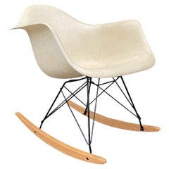 Chaise à bascule en parchemin RAR d'Eames pour Herman Miller