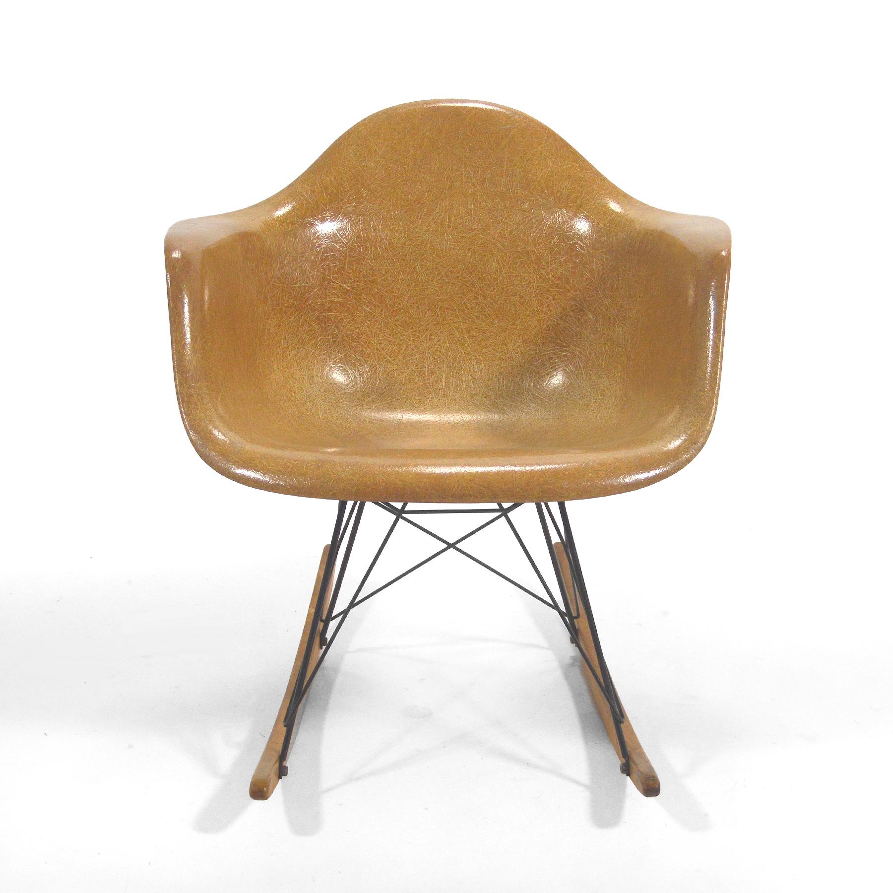 Mid-Century Modern Eames RAR Rocking Chair by Zenith for Herman Miller For Sale