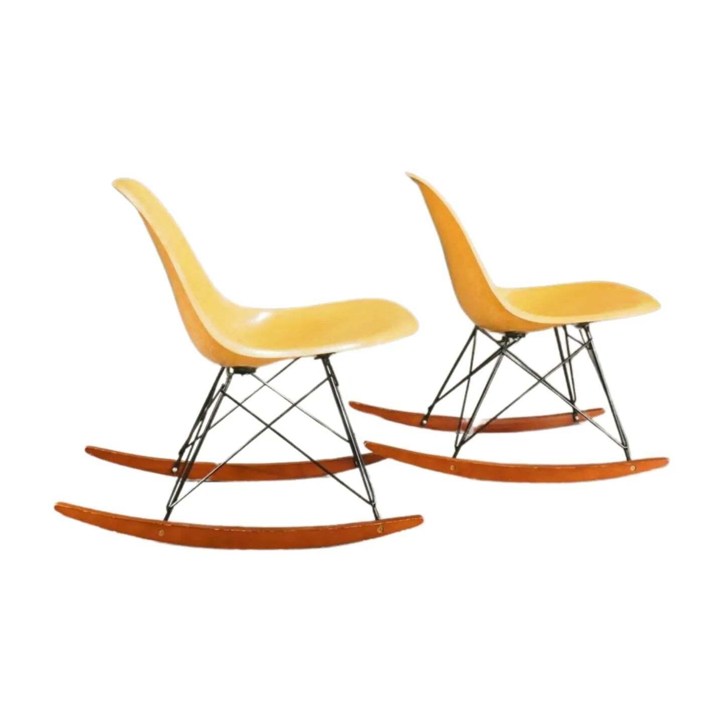 Der Eames RAR Rocking Chair ist ein Beistellstuhl aus Fiberglas. Der Eames RAR Chair kam in der Werbung von Herman Miller nicht vor und wurde nur in einer Ausgabe des Verkaufskatalogs von 1963 als kaufbare Option erwähnt. Es handelte sich dabei eher