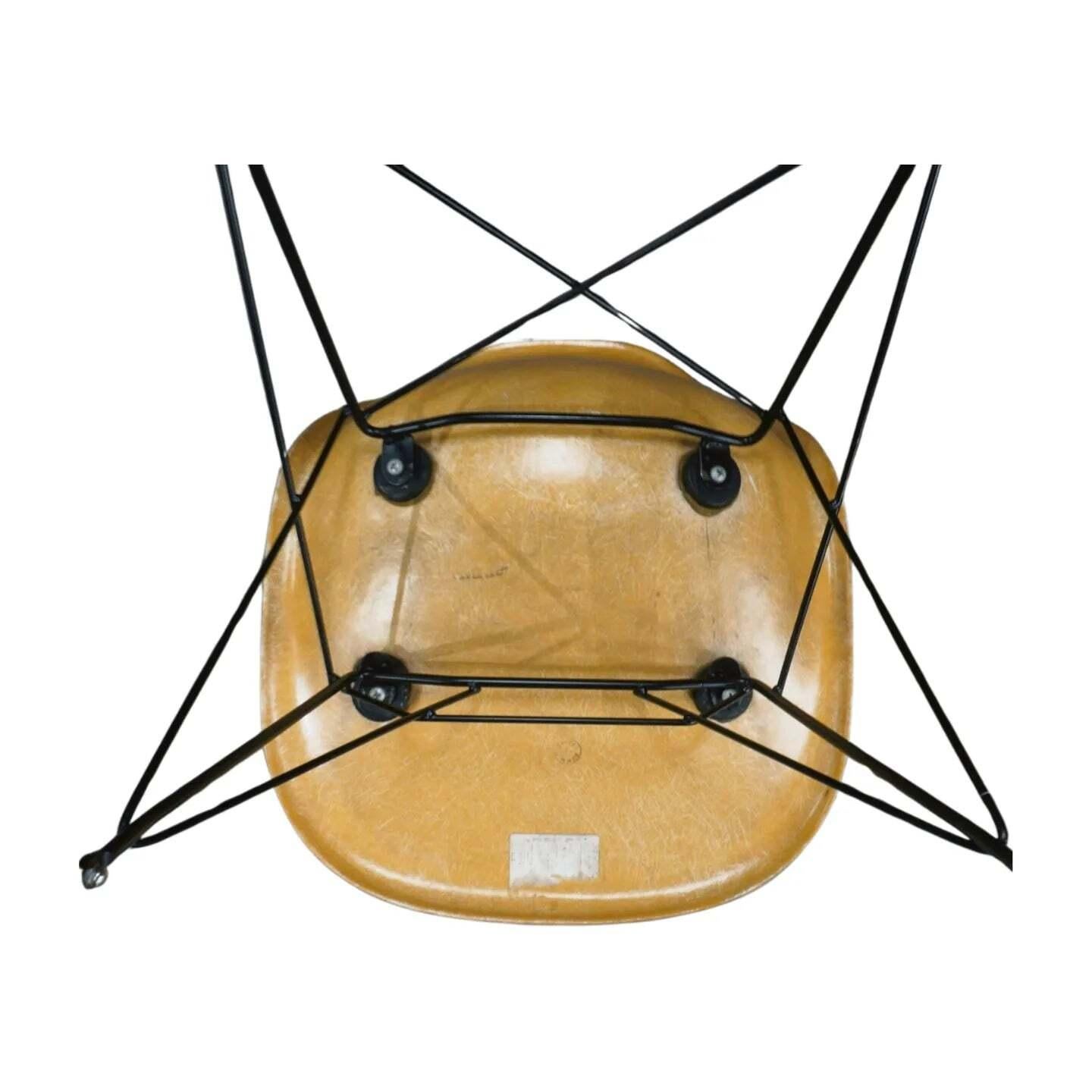 Eames RAR Schaukelstuhl 1