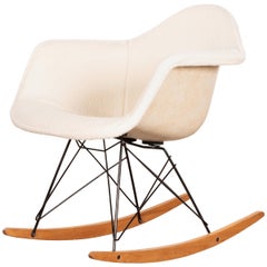 Eames RAR Schaukelstuhl mit Bouclé-Wollpolsterung von Herman Miller 'Zenith'