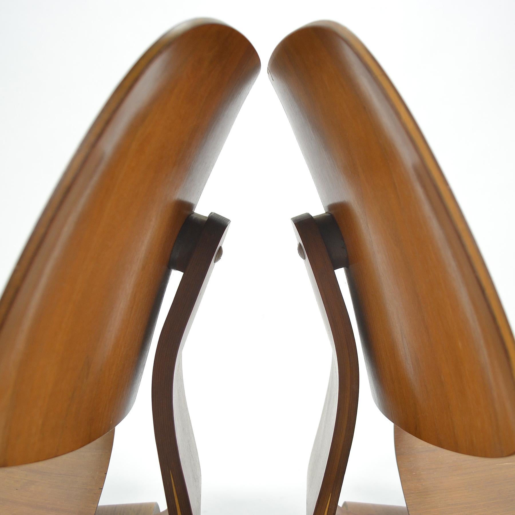 Raro par de sillones Eames LCW Lounge de nogal a juego en Bueno estado para la venta en Highland, IN