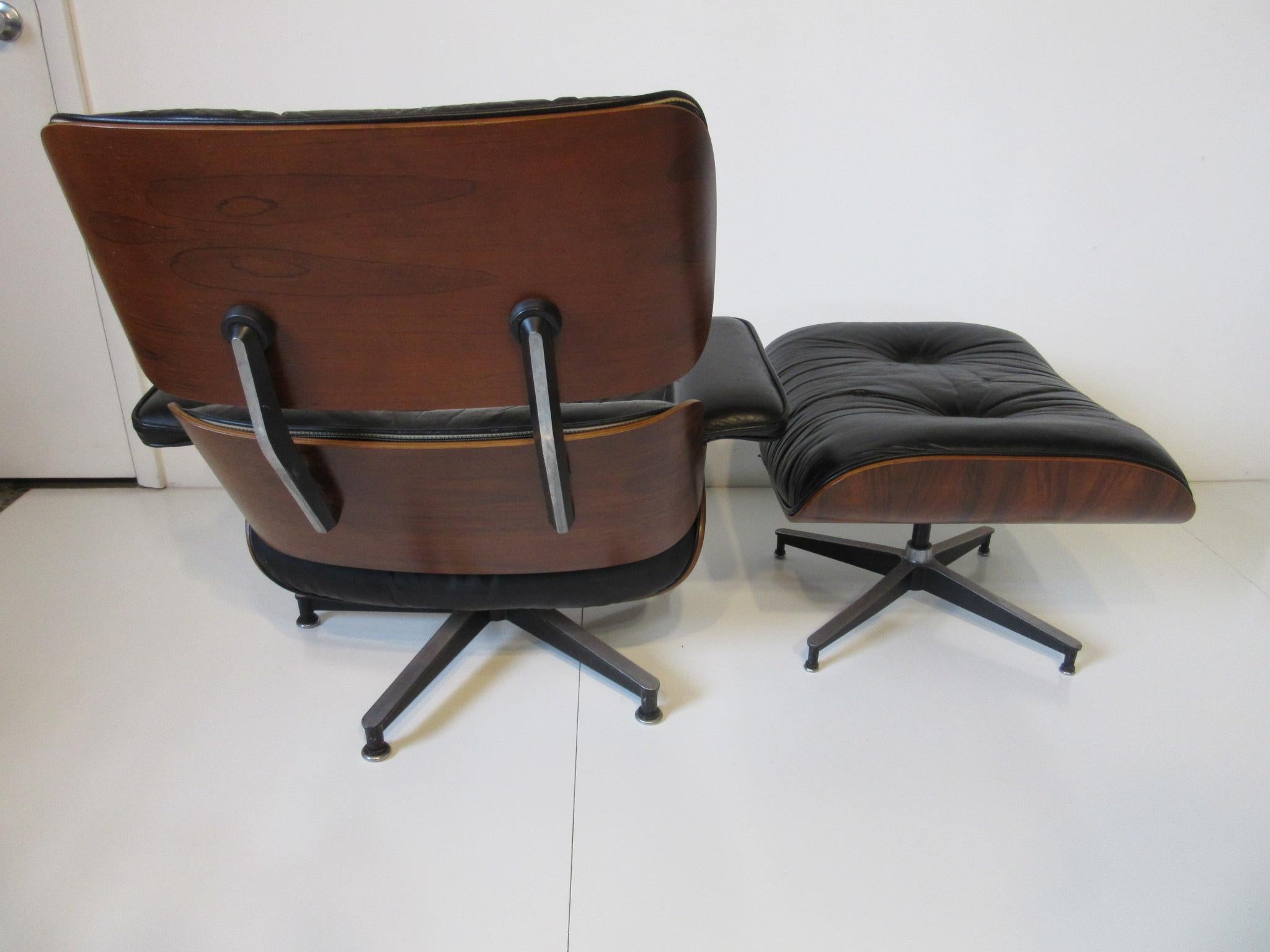 Mid-Century Modern Eames Rosewood 670 Lounge Chair and Ottoman by Herman Miller