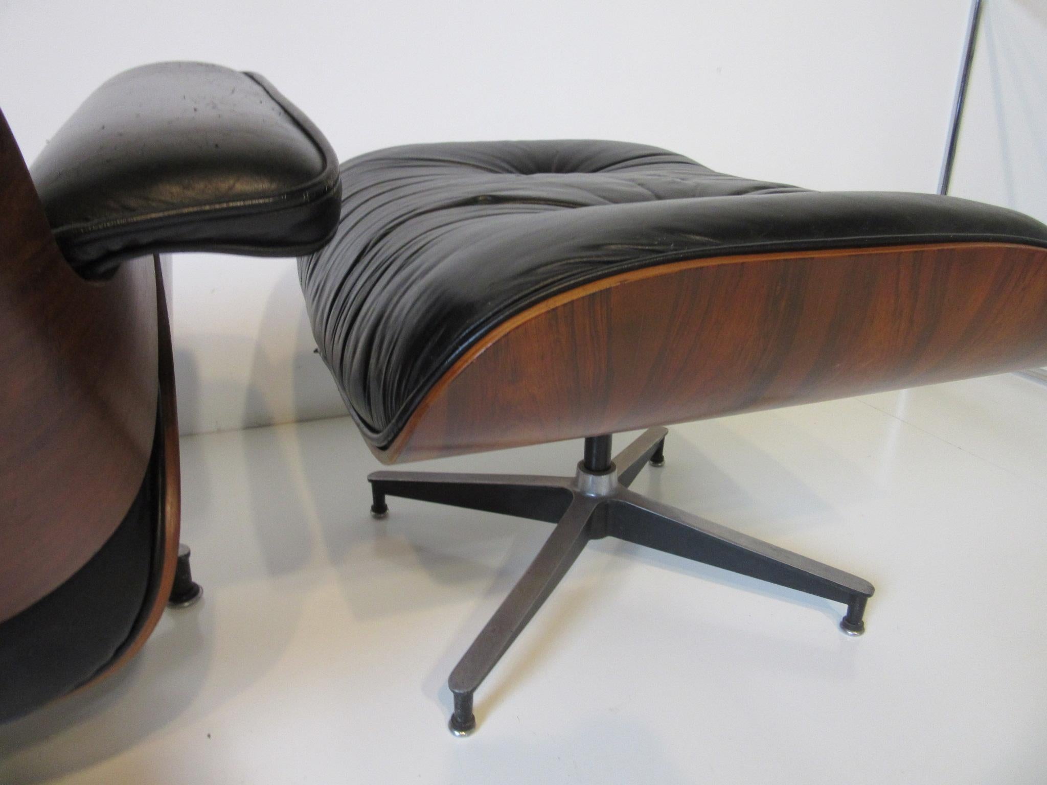 Eames Rosewood 670 Lounge Chair and Ottoman by Herman Miller In Good Condition In Cincinnati, OH