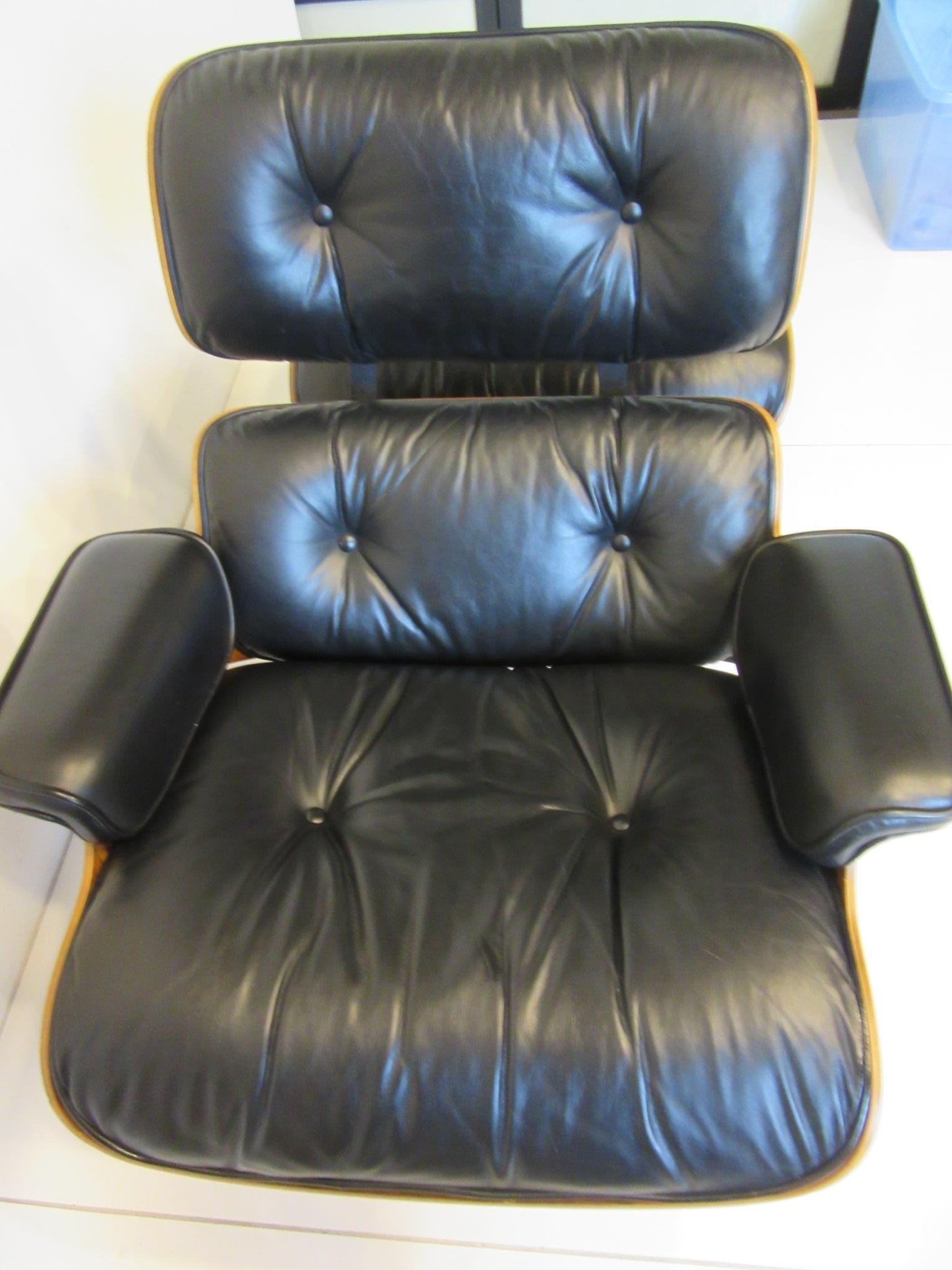 Leather Eames Rosewood 670 Lounge Chair with Ottoman by Herman Miller