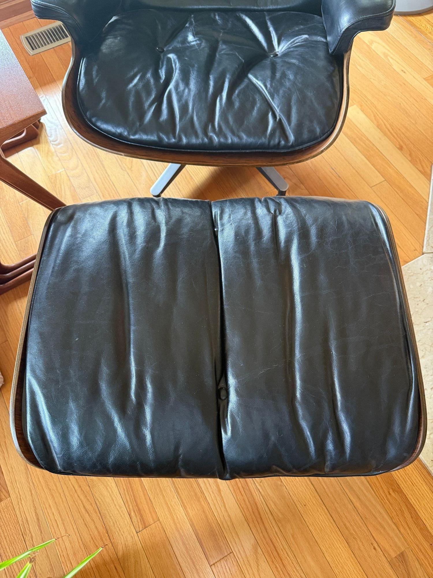 Eames Rosewood and Leather 670 / 671 Lounge Chair and Ottoman For Sale 2