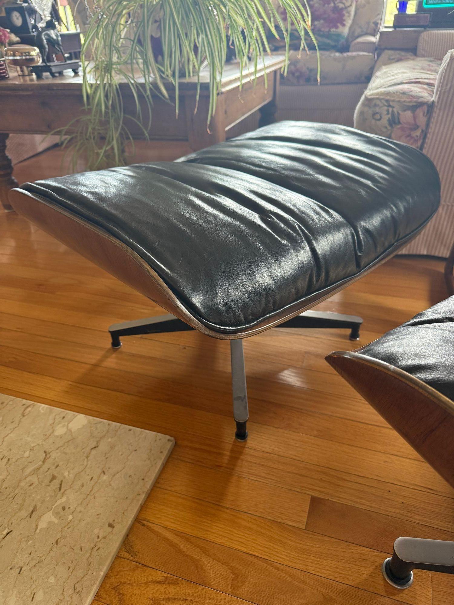 Eames Rosewood and Leather 670 / 671 Lounge Chair and Ottoman For Sale 3