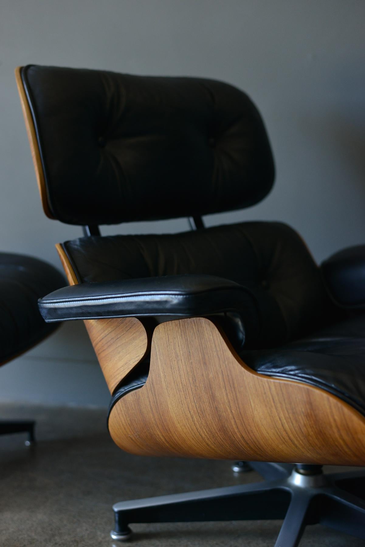 Eames Rosewood Lounge Chair and Ottoman, circa 1971 In Good Condition In Costa Mesa, CA