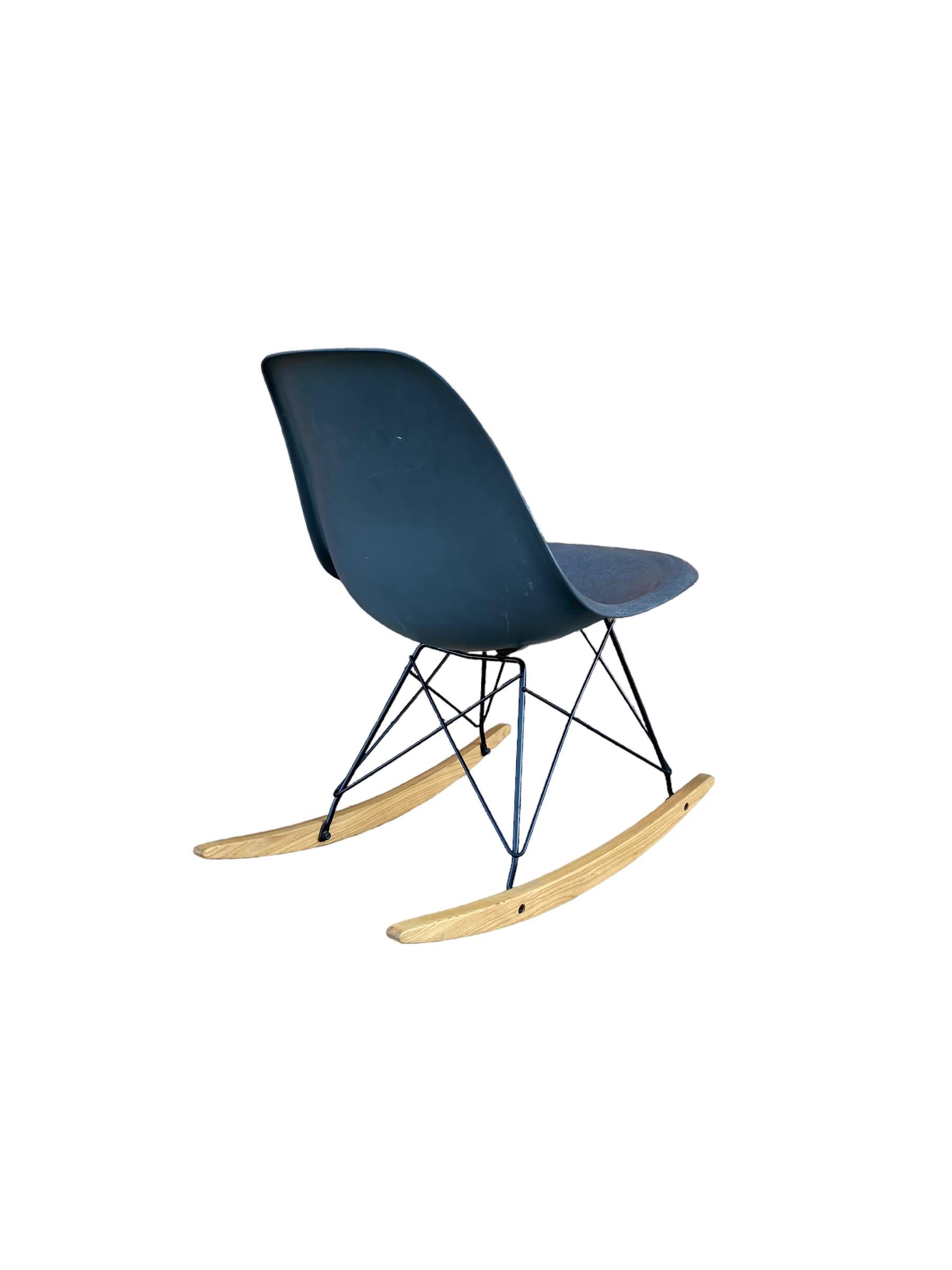 Americano Sedia a dondolo Eames RSR Grigio Elefante in vendita