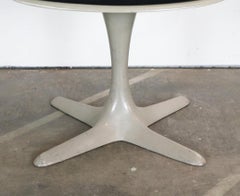 Chaise de bureau Tulip de style Saarinen Eames par Burke