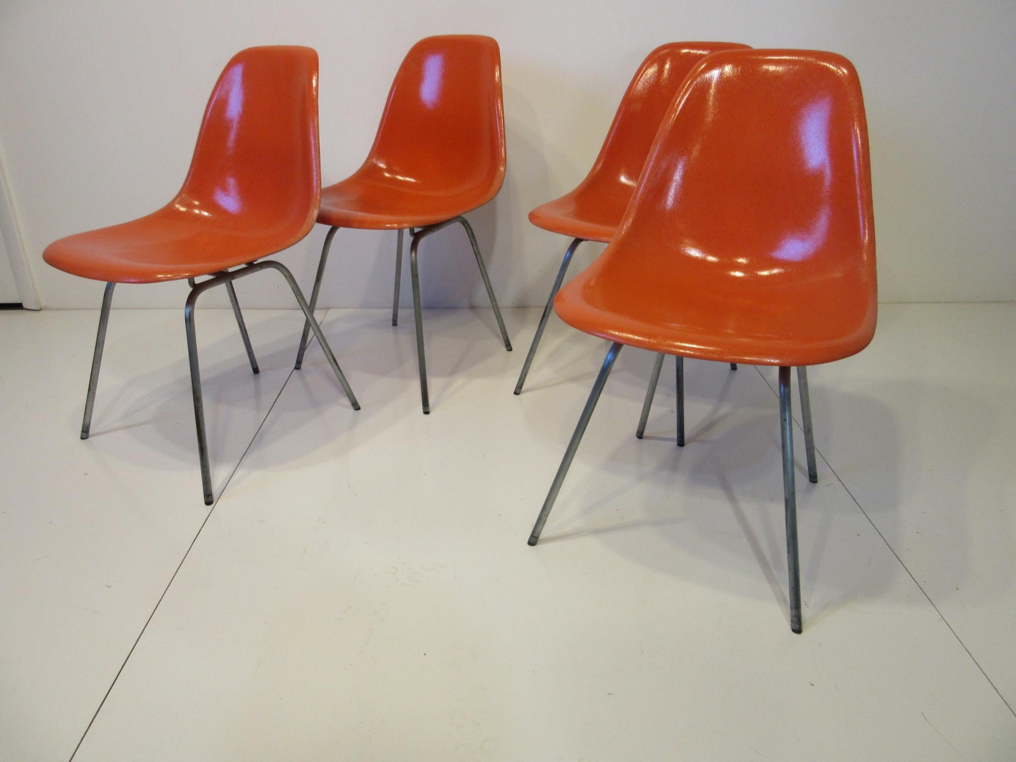 Fiberglass Eames Scoop Dining Side Chairs for Herman Miller