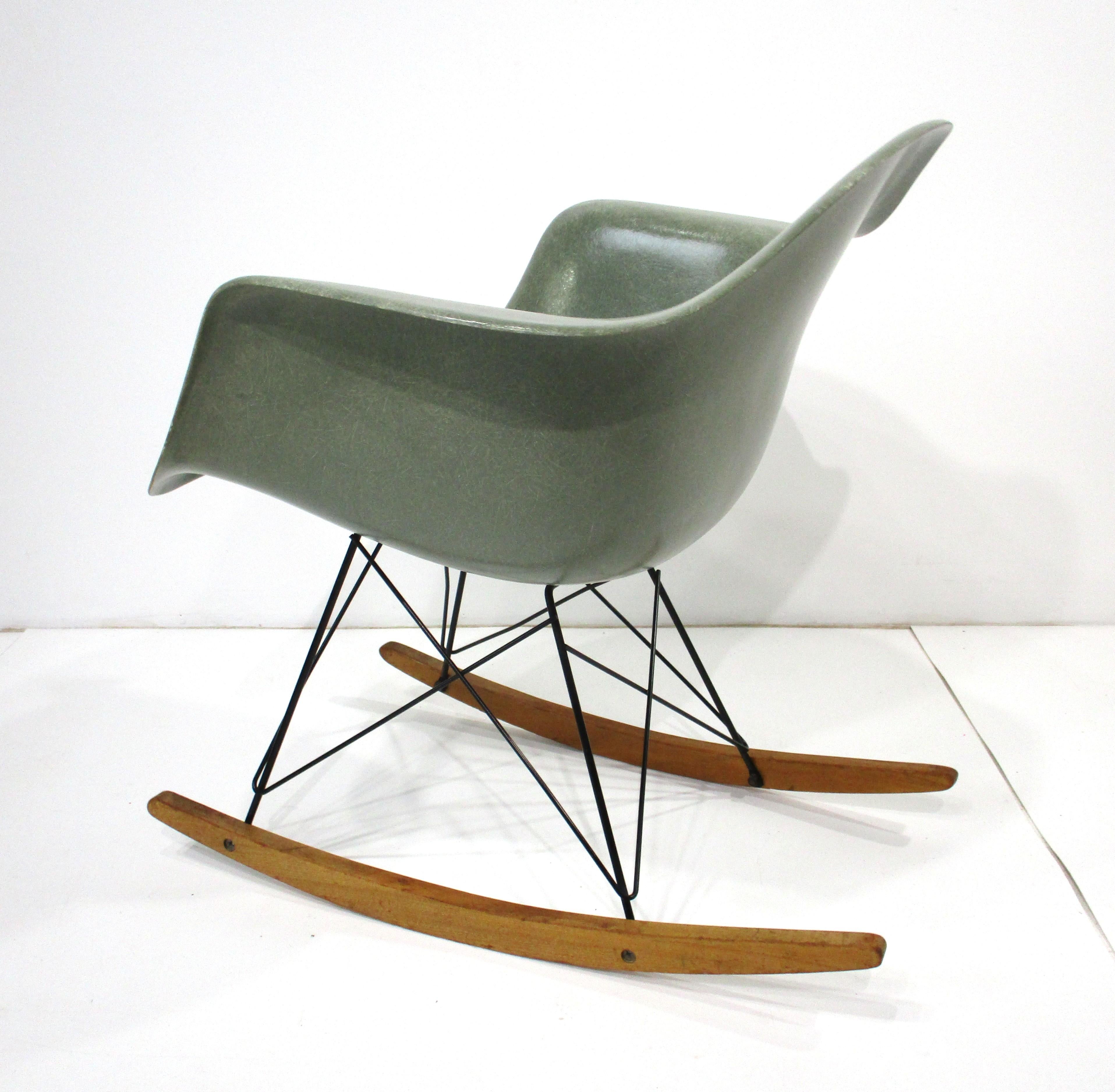 Eames Seafoam Rocking Chair for Herman Miller In Good Condition In Cincinnati, OH