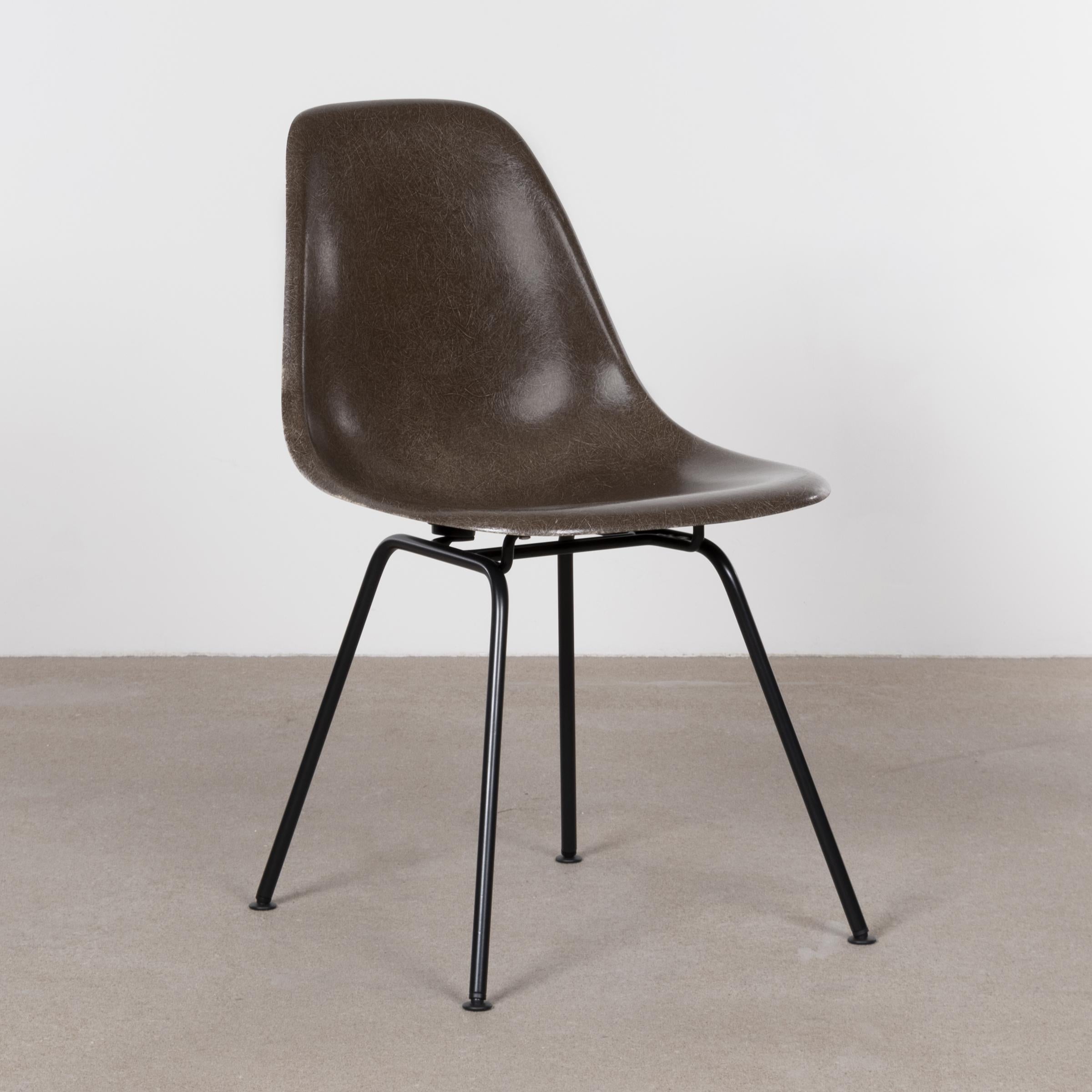 Eames Seal Brown DSX Dining Chair for Herman Miller In Good Condition In Amsterdam, NL