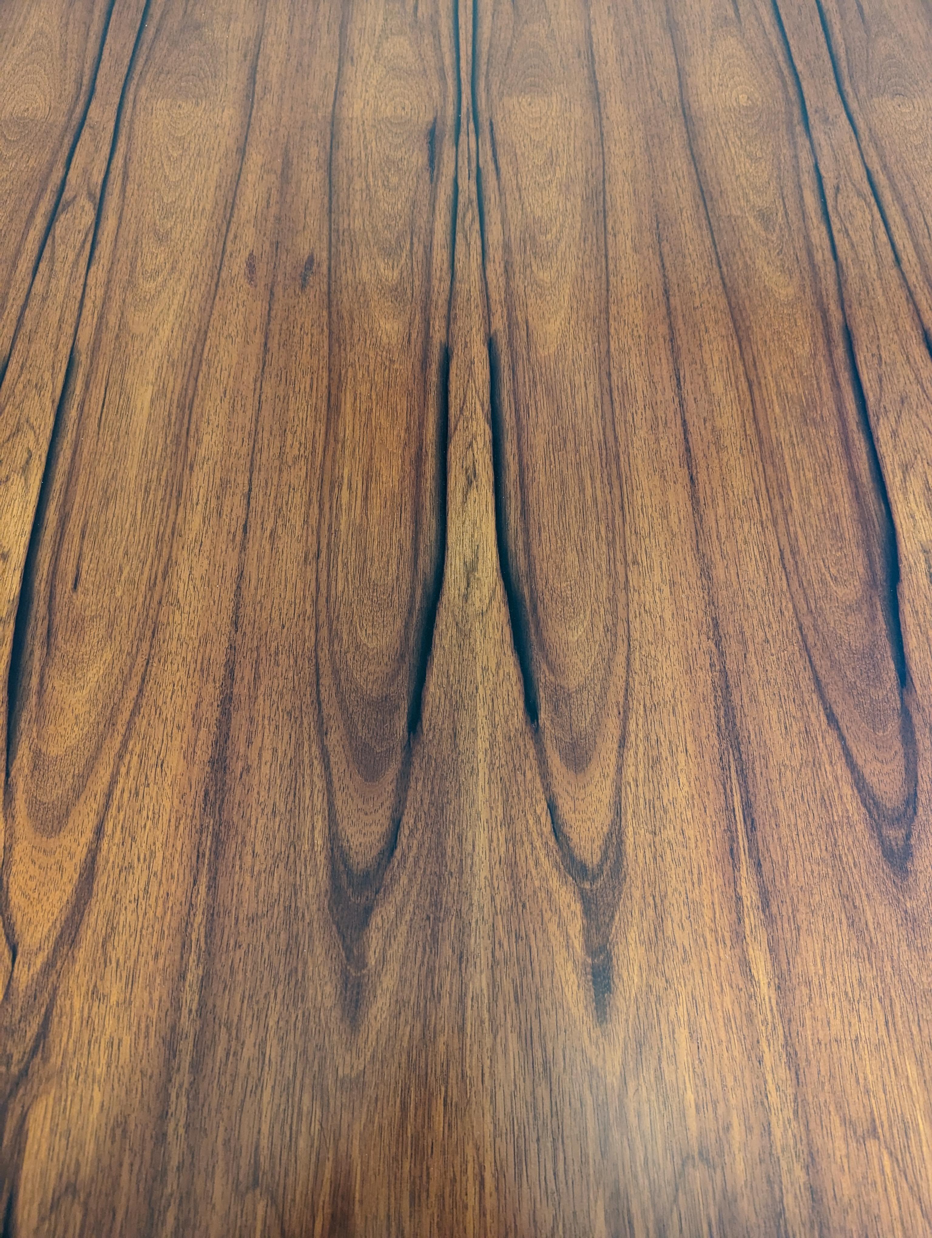 Eames Tisch mit Segment-Sockel aus Palisanderholz im Angebot 5