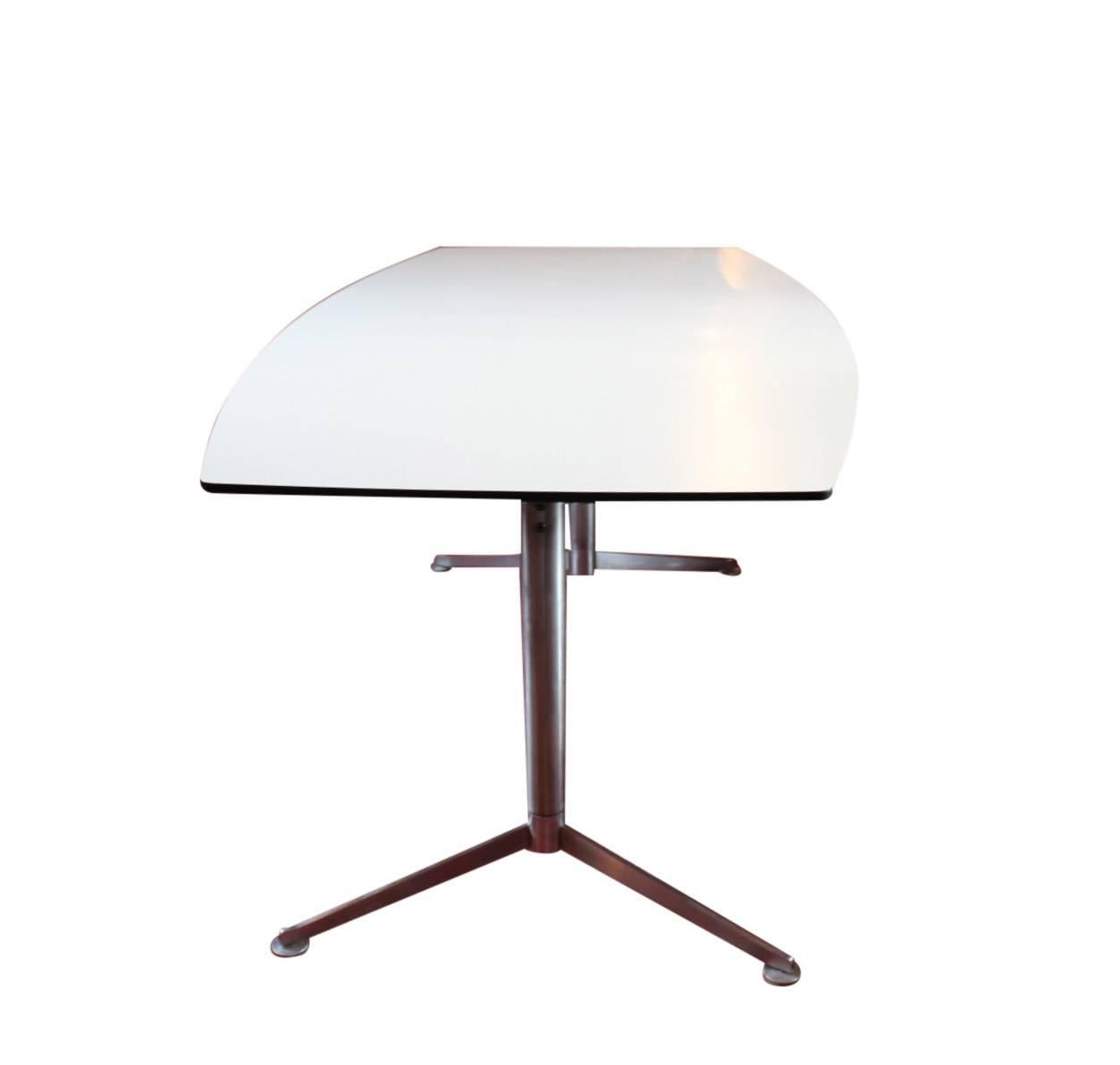 Eames segmented table designed by Charles & Ray Eames in 1964 and manufactured by Vitra in 2005. The table is with a tabletop of white laminate with a black edge.
