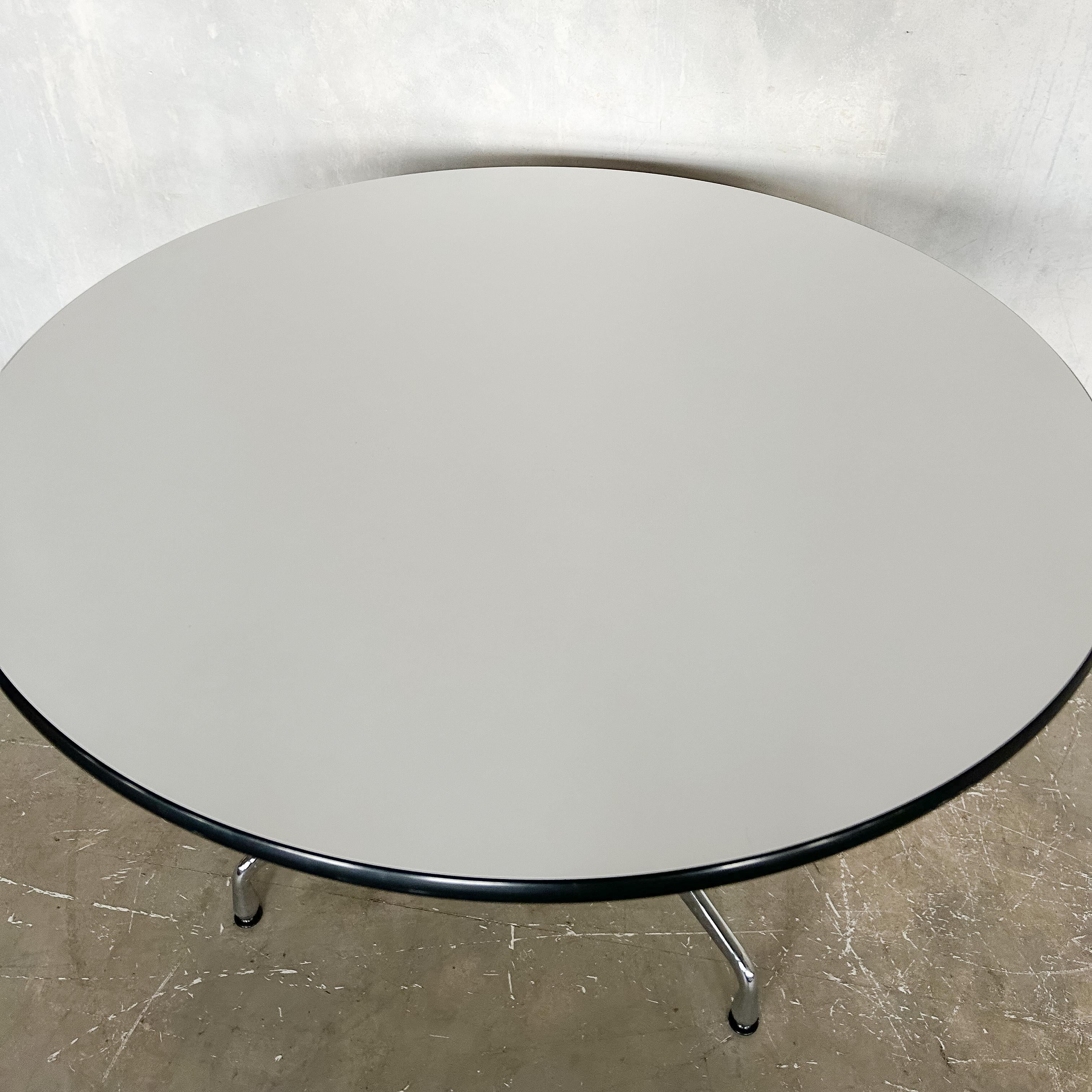 Eames Segmented Tisch von Vitra, Eames im Angebot 7
