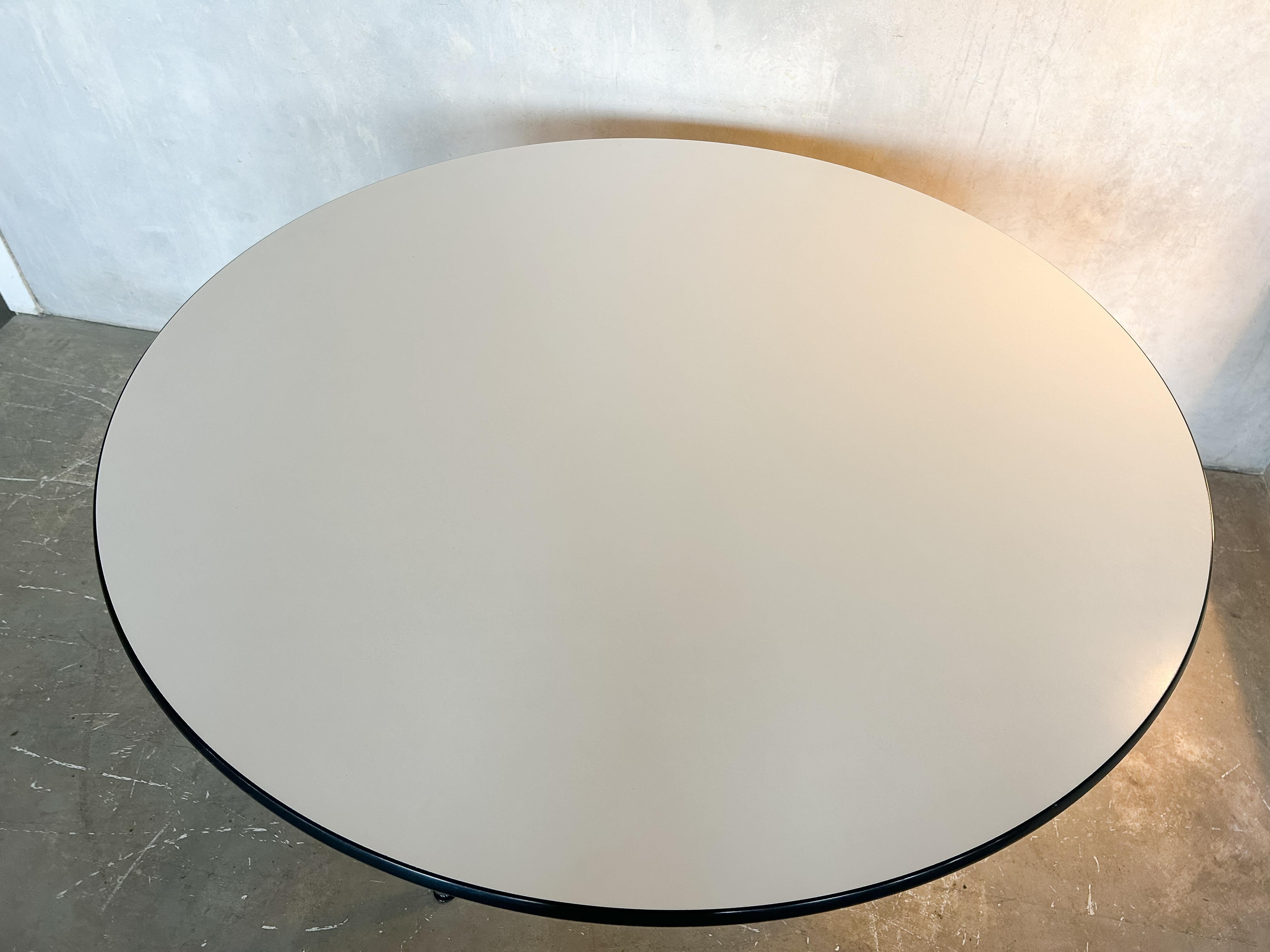Eames Segmented Tisch von Vitra, Eames (20. Jahrhundert) im Angebot