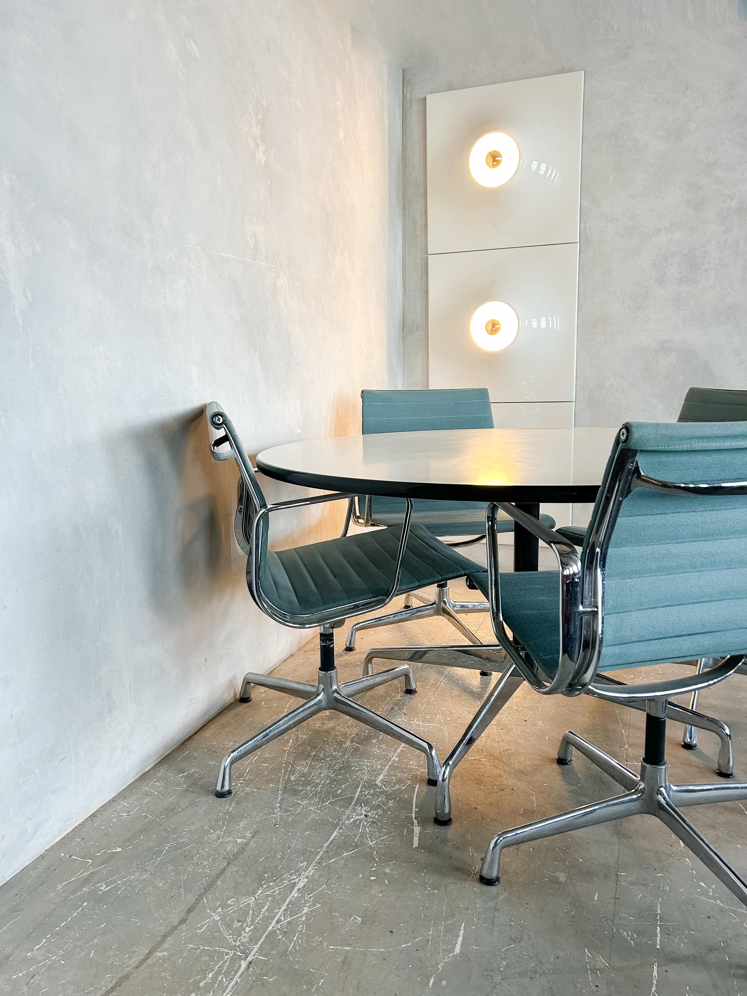 Eames Segmented Tisch von Vitra, Eames im Angebot 1