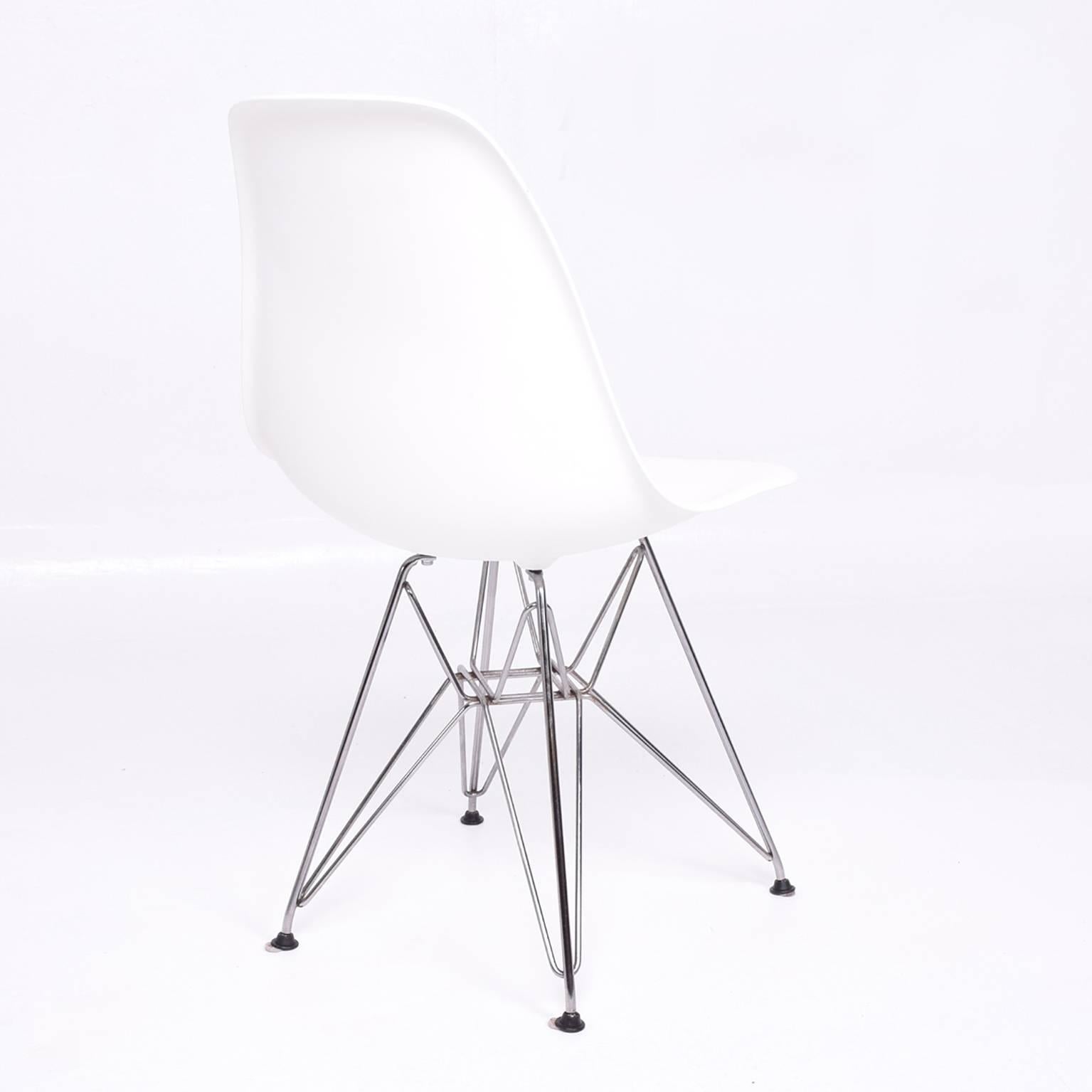 Eames Shell Chairs with Chrome Eiffel Tower Bases Midcentury In Good Condition In Chula Vista, CA