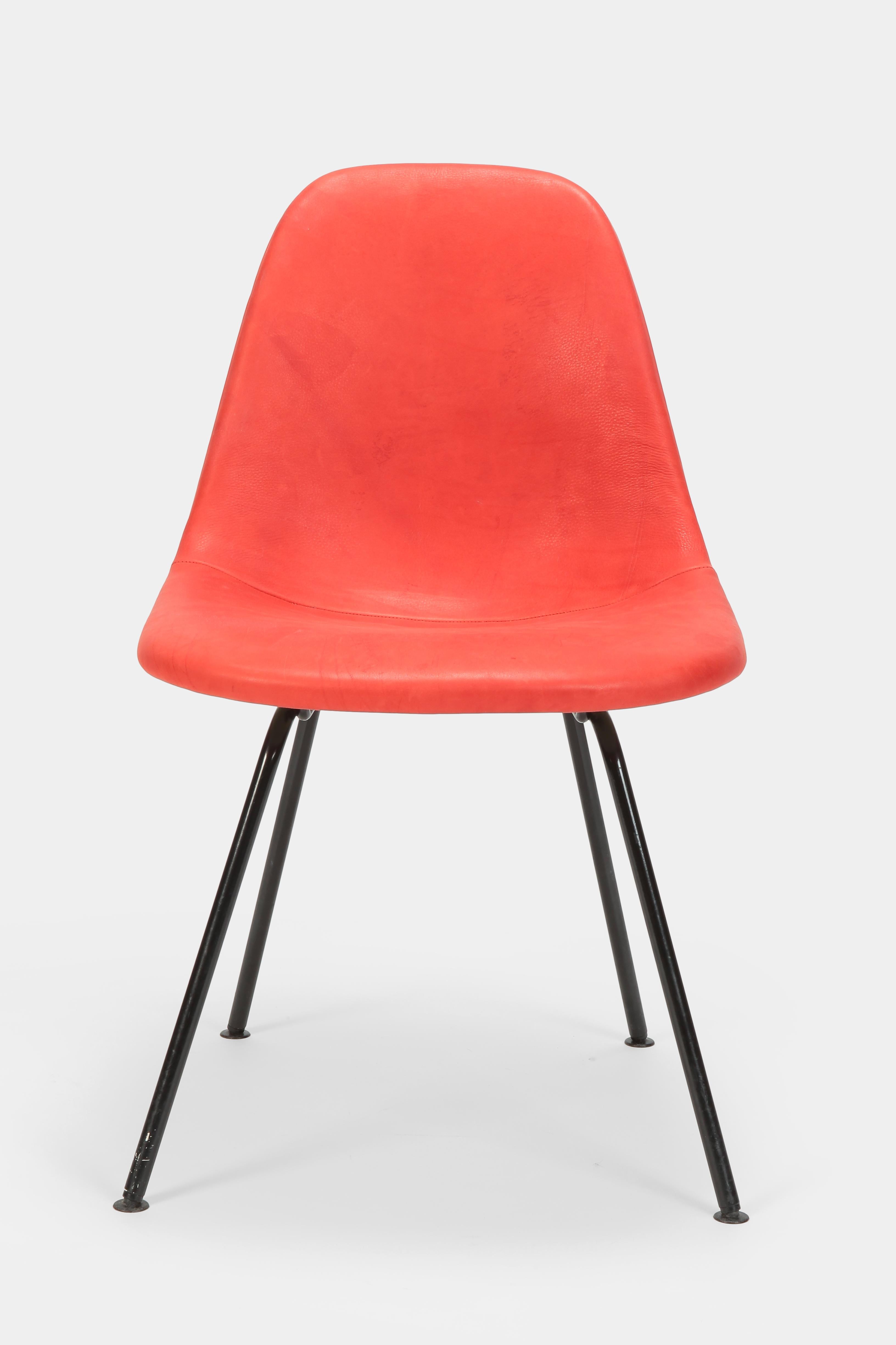 eames chair red