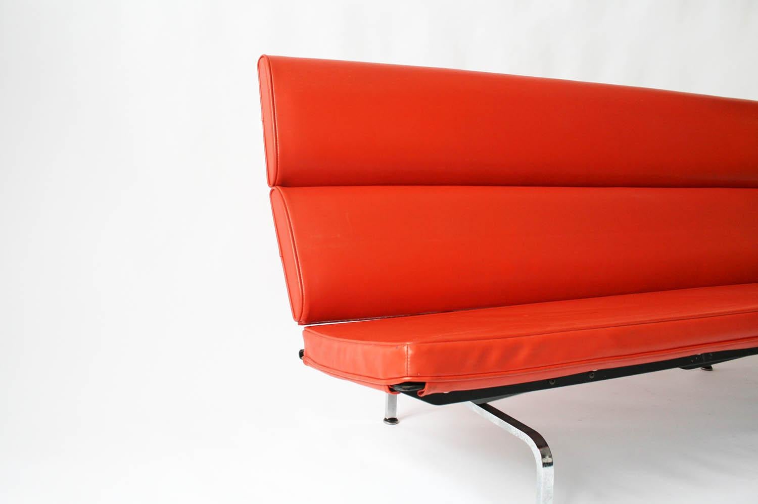 Eames Sofa Compact in Original Fabric 3