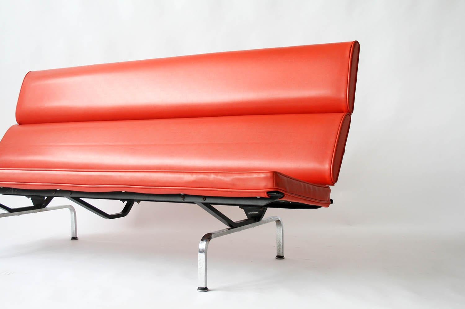 Aluminum Eames Sofa Compact in Original Fabric