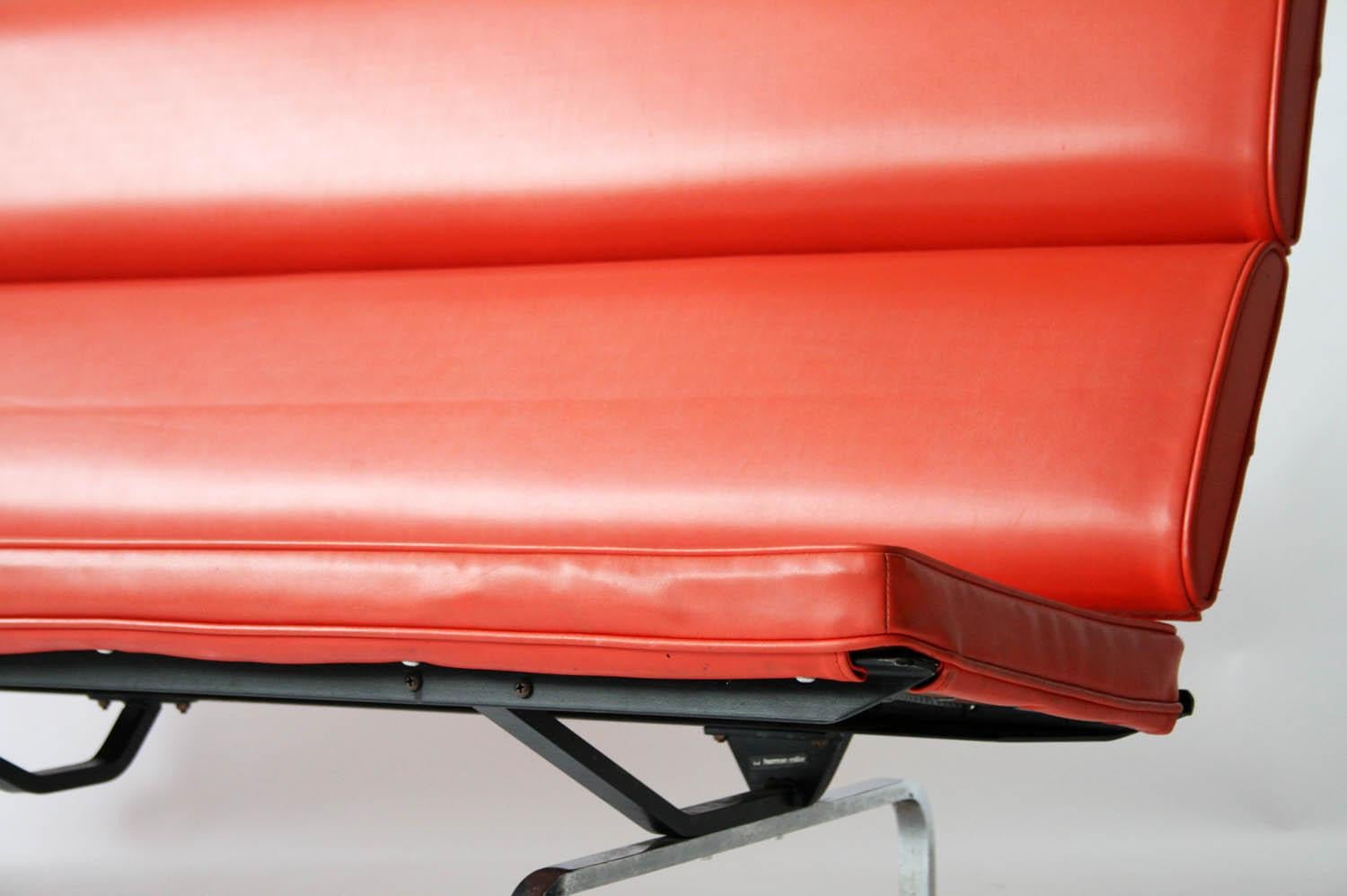 Eames Sofa Compact in Original Fabric 1