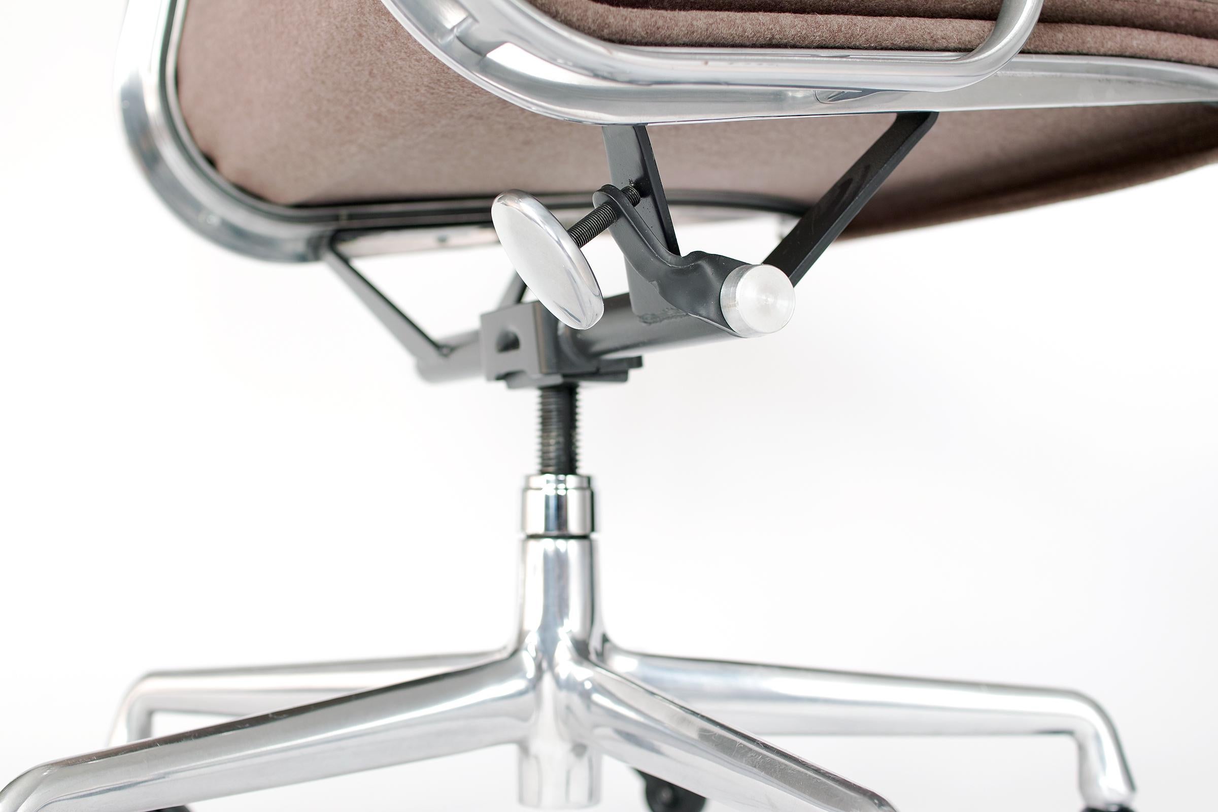 Eames Soft Pad Aluminum Group Chair 6