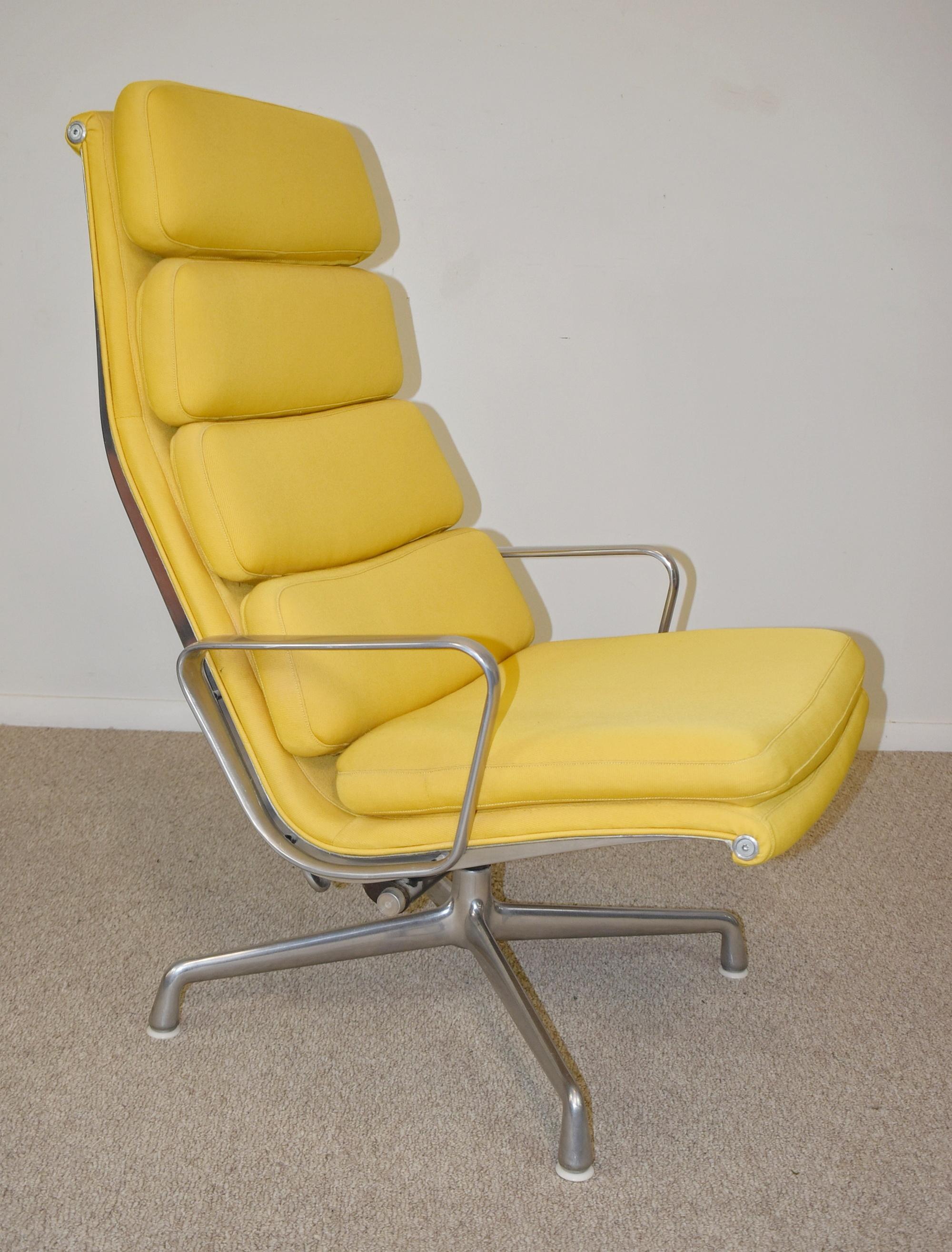 Eames soft pad chair, executive height in yellow for Herman Miller. A contoured aluminum frame, thick yellow fabric cushions and a swivel base. Great condition with minor wear due to age and use. Dimensions: 40