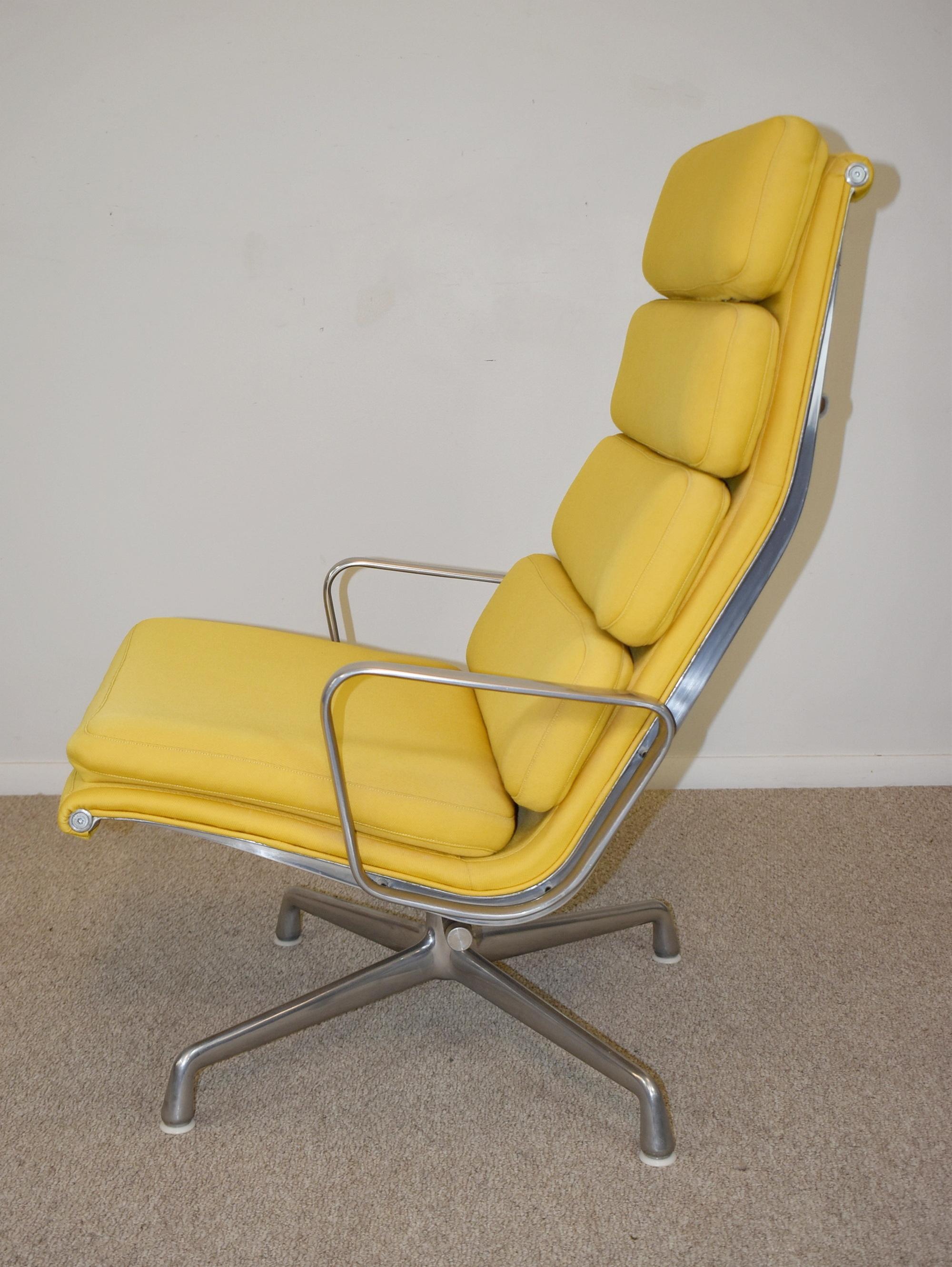 Eames Soft Pad Chair, Executive Height in Yellow for Herman Miller In Good Condition In Toledo, OH