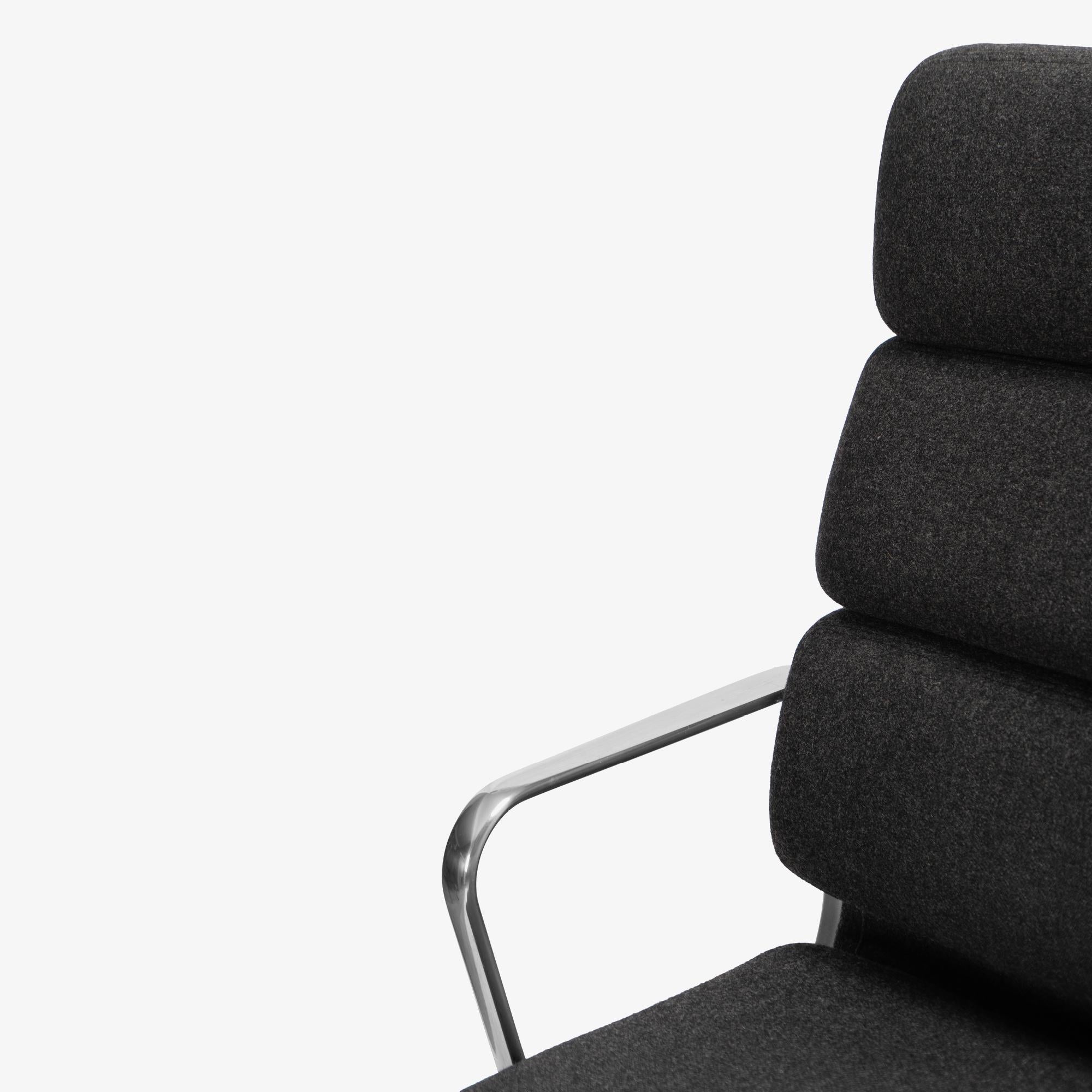 Sedie direzionali Eames Soft-Pad in lana color carbone di Herman Miller, set da 6 in vendita 2