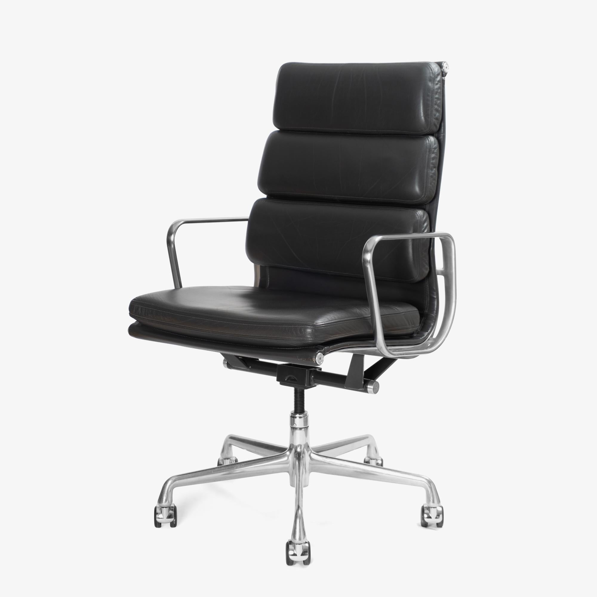 The great portfolio of Charles & Ray Eames is widely celebrated and serves as a model of inspiration for designers to this day. One of their most recognizable designs is the Aluminum Group line for Herman Miller from which these Soft Pad Executive
