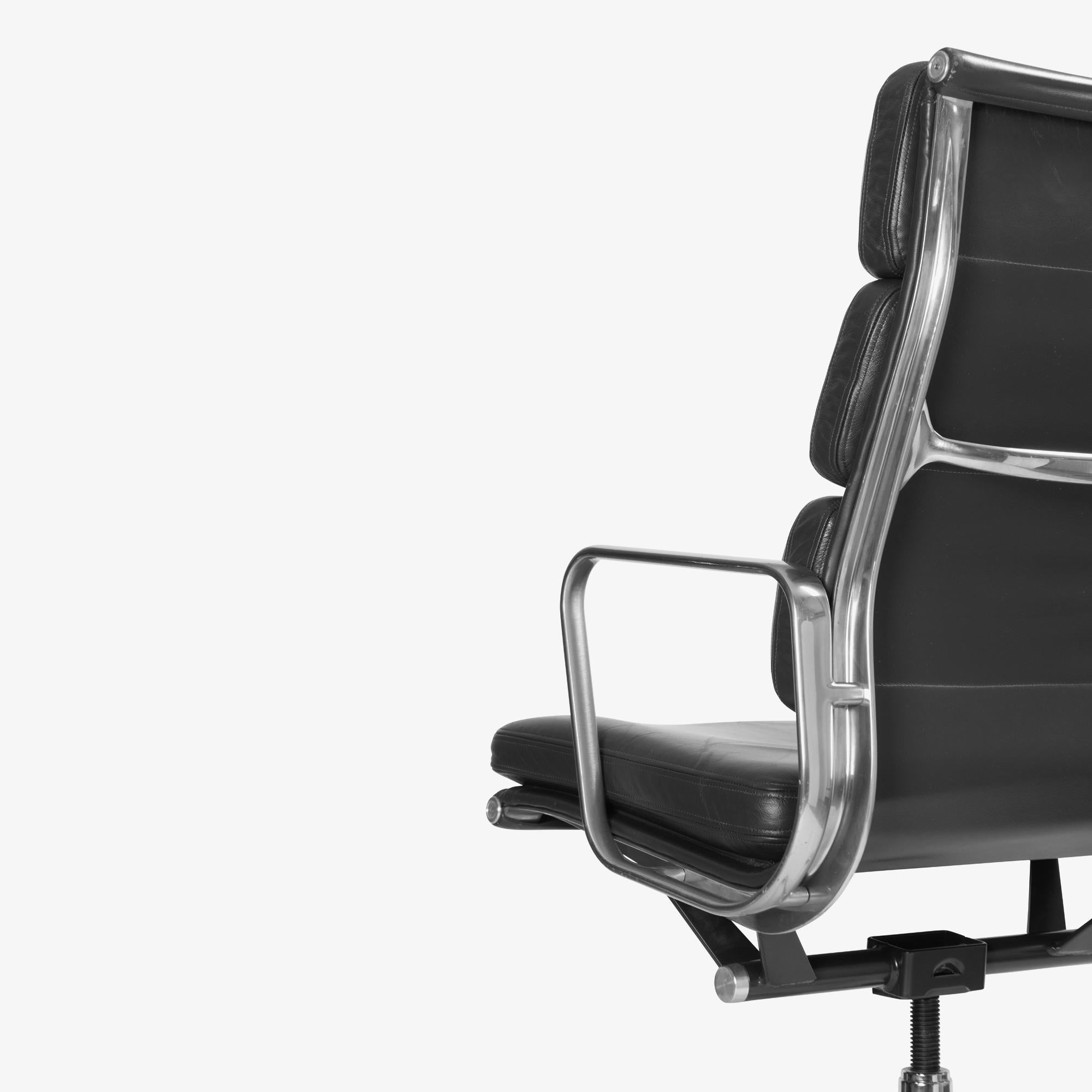 Eames Soft-Pad Executive Chairs in Smoke Gray Leather by Herman Miller In Good Condition For Sale In Stamford, CT
