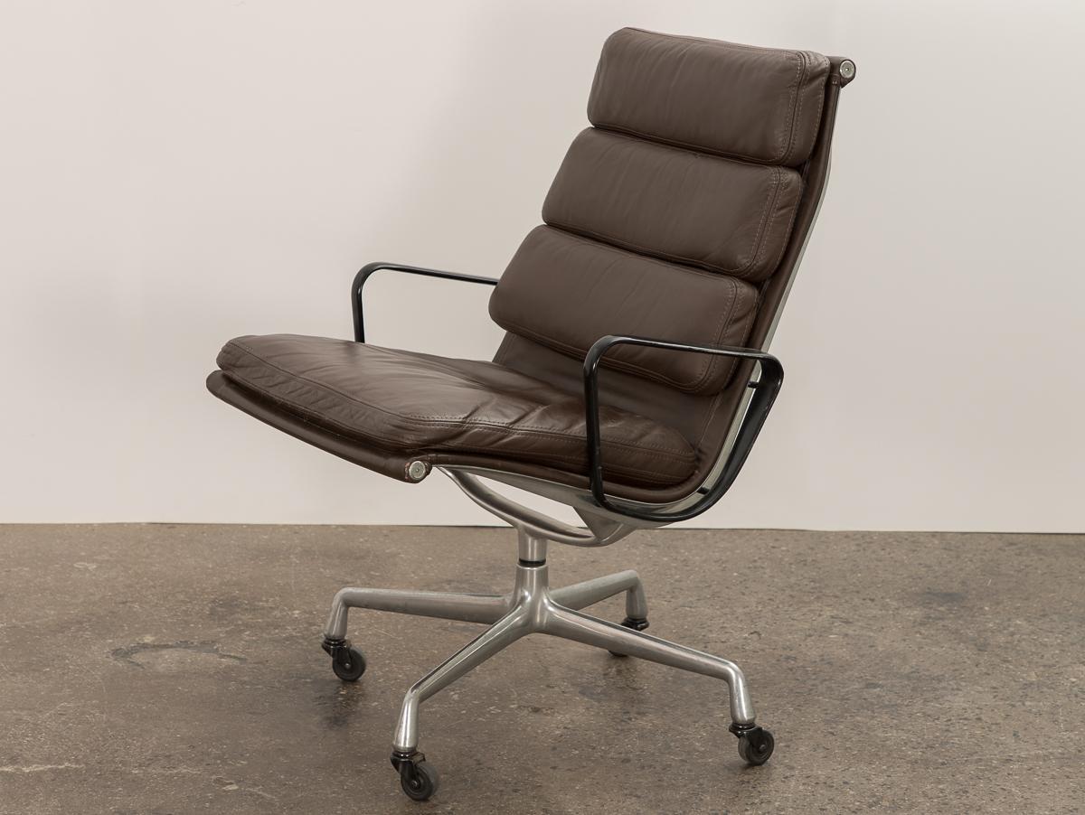 Soft Pad Executive Swivel Chair on swivel lounge base, designed by Charles and Ray Eames for Herman Miller. Known for their seat cushions, the high back on this version enhances the comfort level. Soft, pliable dark brown leather is in good