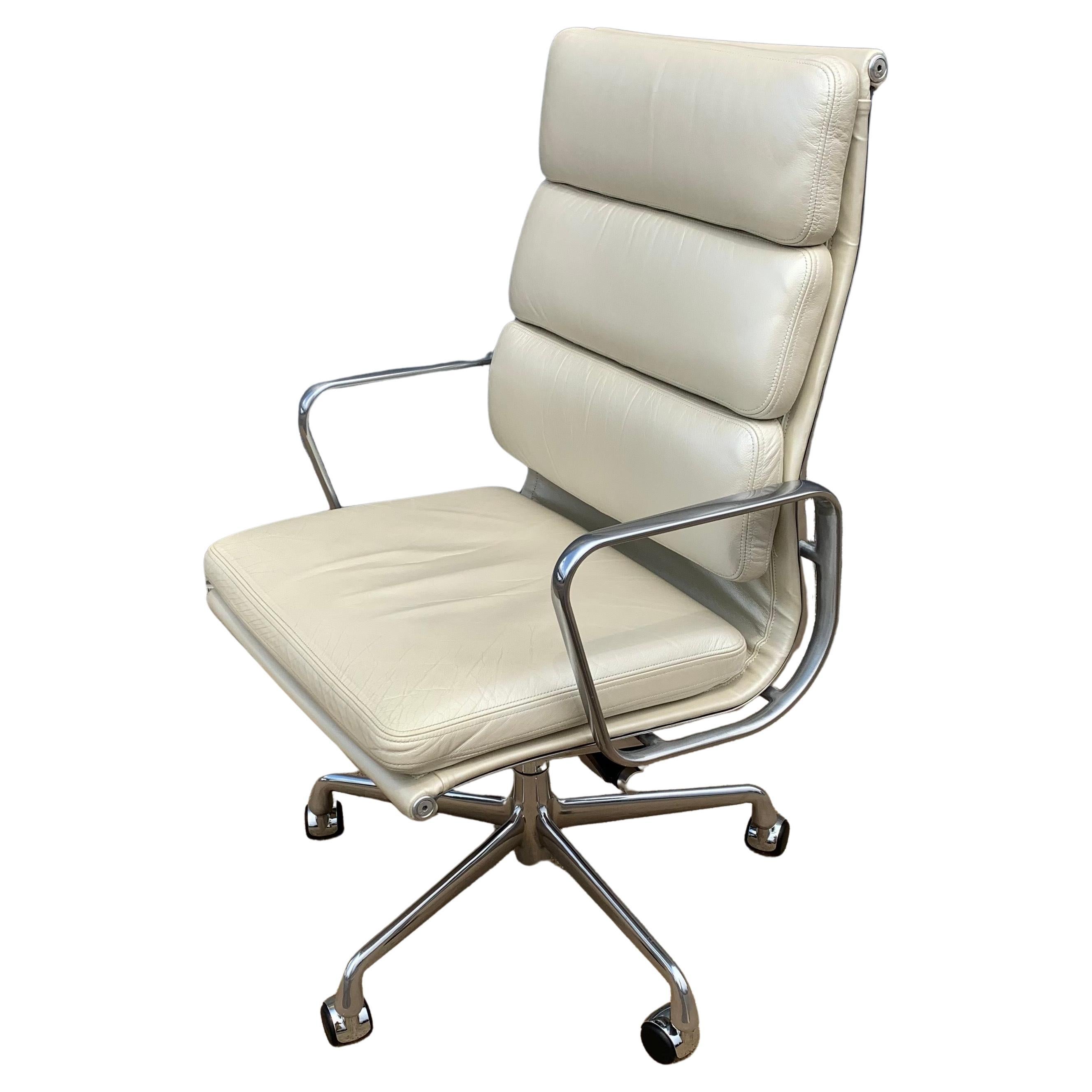 Sedia direzionale Eames Soft Pad in vendita