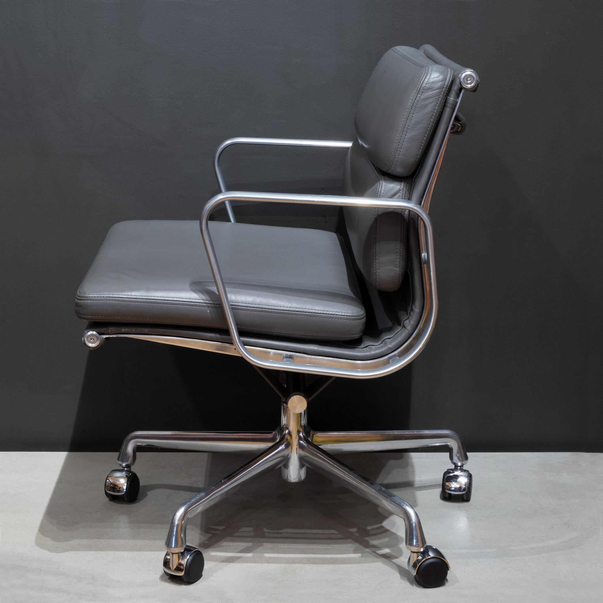 About

Eames soft pad leather office management swivel chair in Grey leather with polished aluminum base and casters. Original Herman Miller label on each chair.

 Creator Eames for Herman Miller.
Date of manufacture circa 2014.
Materials and