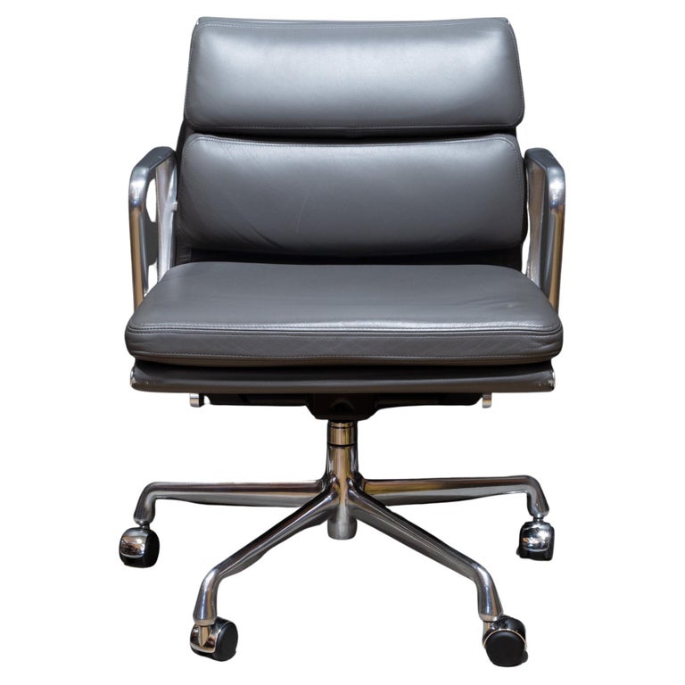 Eames Soft Pad Leather Office Management Chair by Herman Miller For