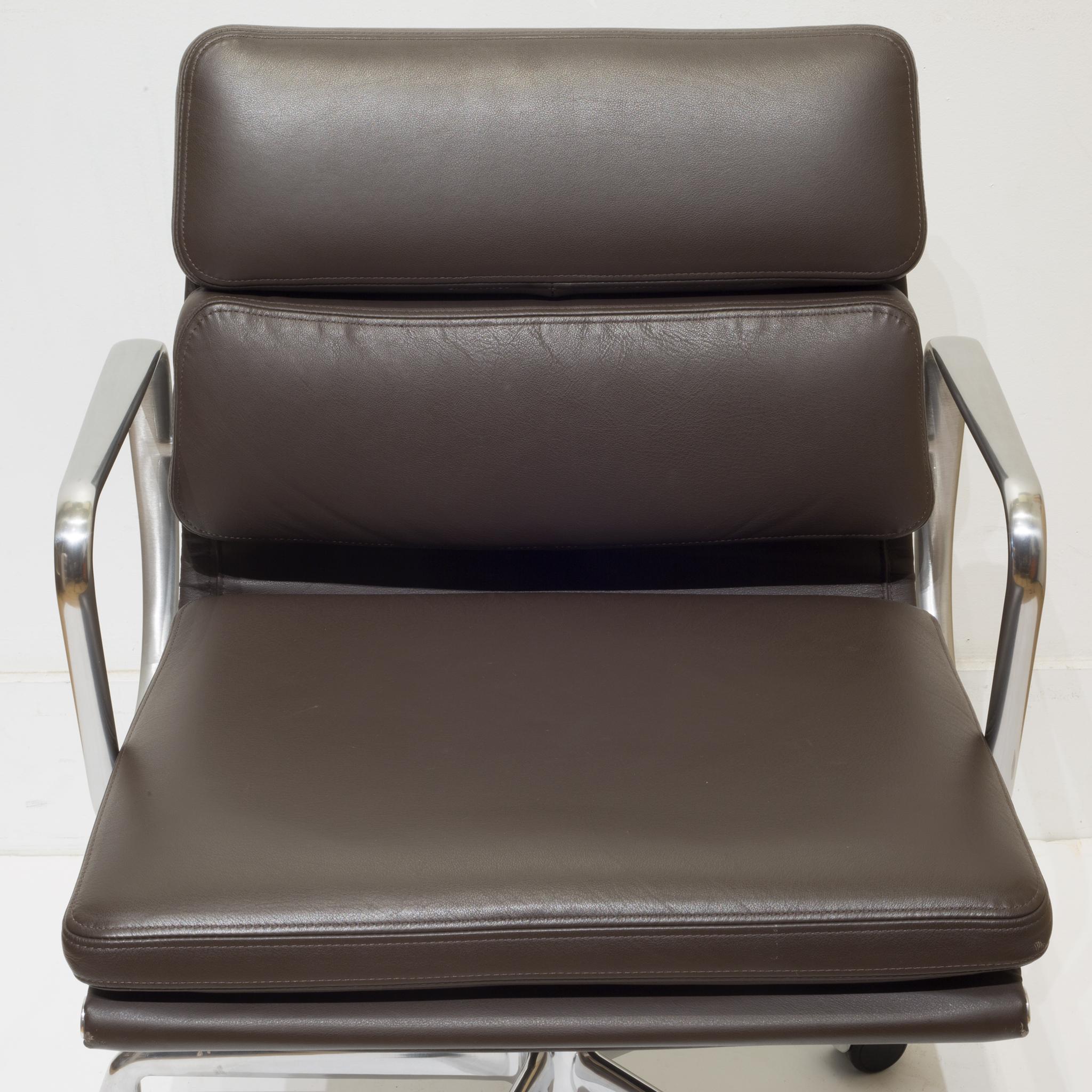 Eames Soft Pad Leather Office Management Chairs by Herman Miller 4