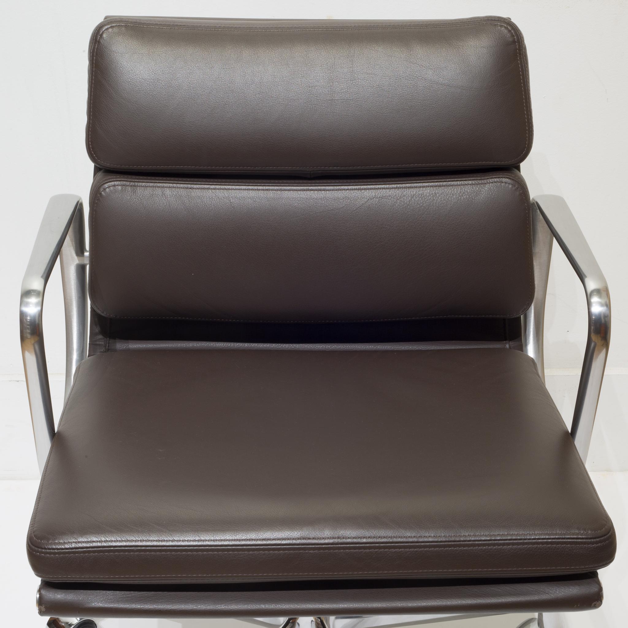 Eames Soft Pad Leather Office Management Chairs by Herman Miller 8