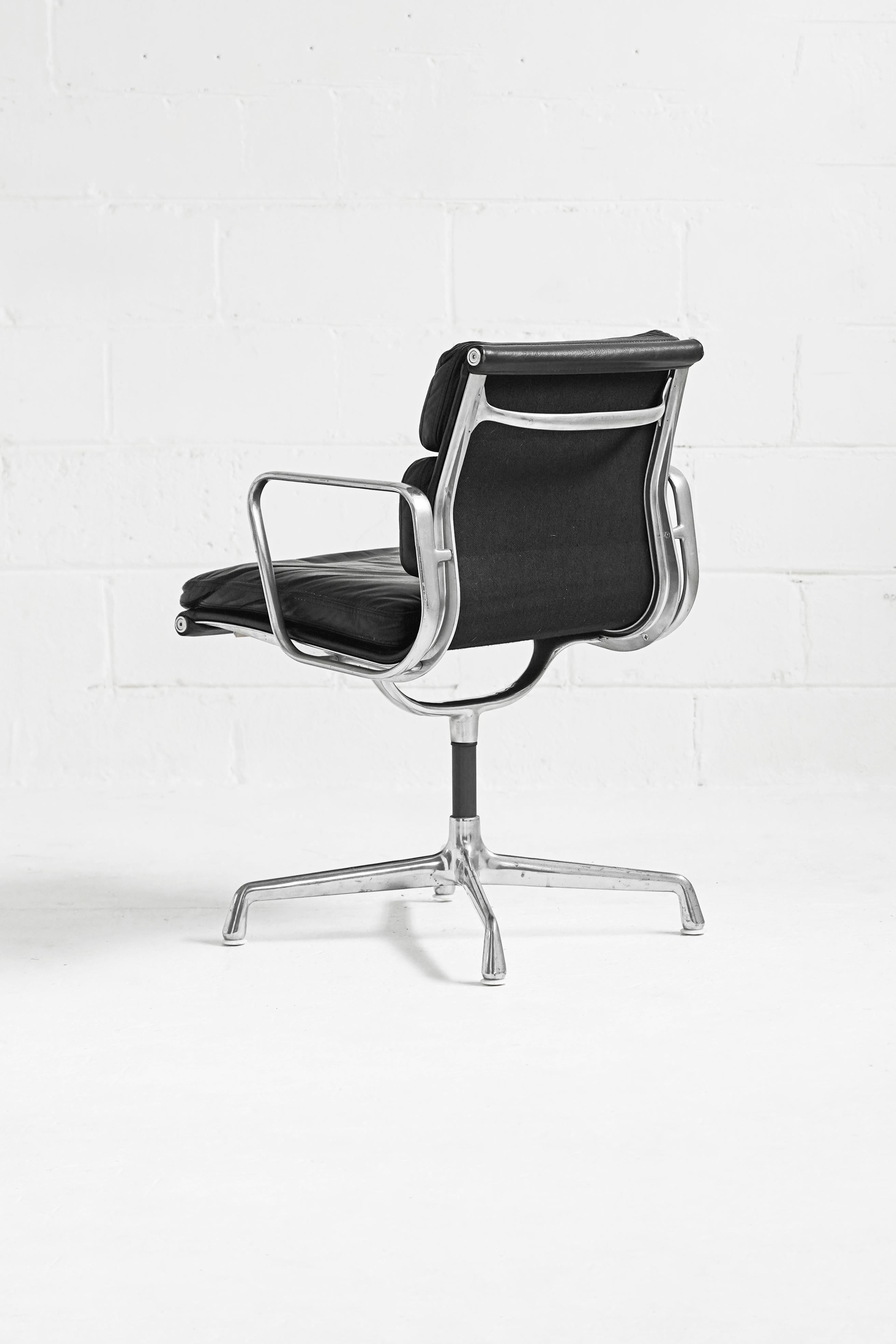 Eames soft pad management chair for Herman Miller. In great vintage condition, manufactured within 1960-1978. A great piece with amazing original black leather.