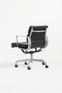 Eames Soft Pad Management Chair von Charles und Ray Eames für Herman Miller