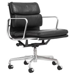 Eames Soft Pad Management Chair von Charles und Ray Eames für Herman Miller Eames Soft Pad Management Chair von Charles und Ray Eames für Herman Miller