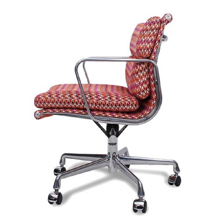 Contemporary Eames Soft Pad Management Chair by Charles and Ray Eames for Herman Miller with